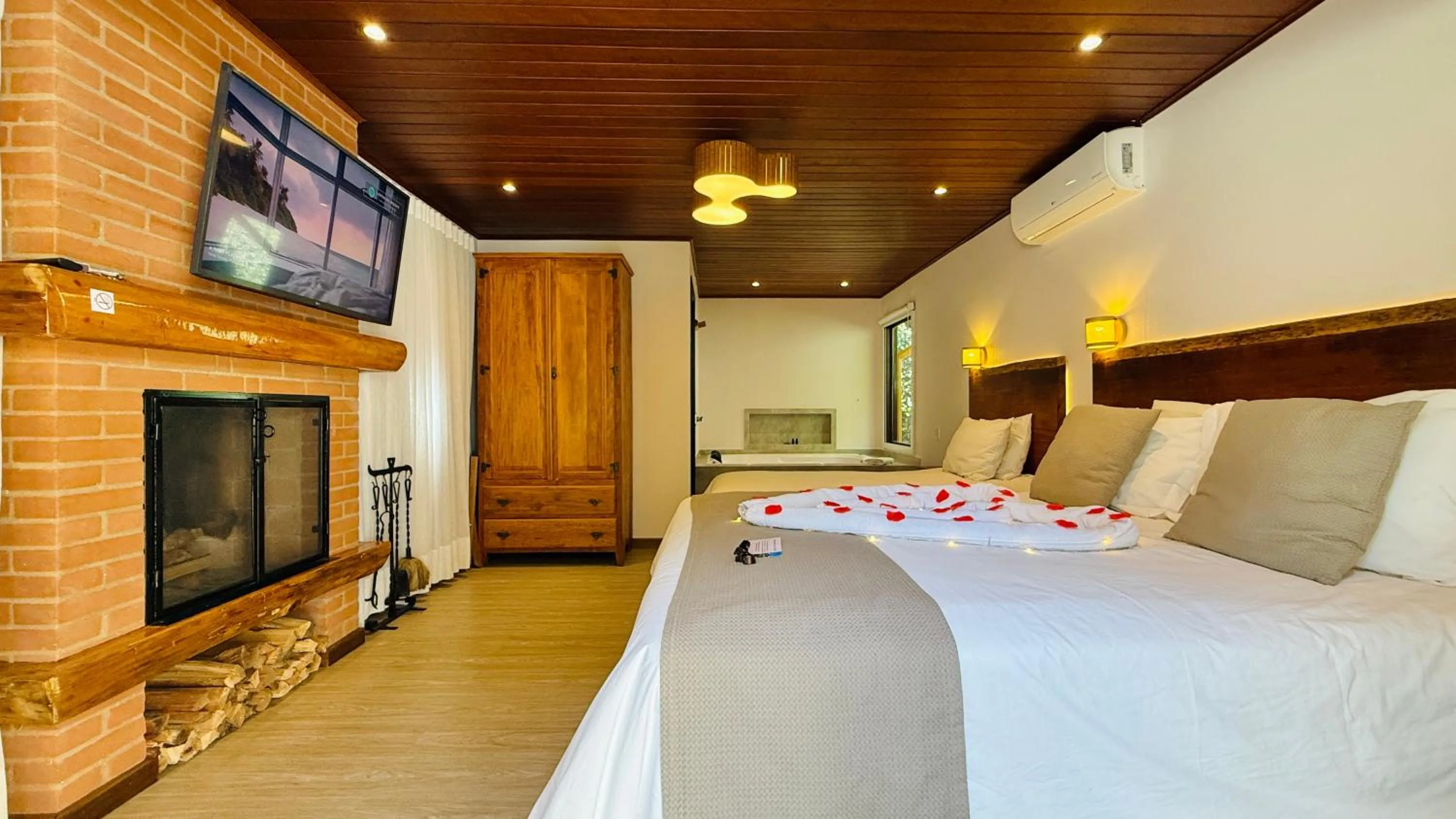 Photo of the whole room, Bed in Chalés Leopoldo em Monte Verde