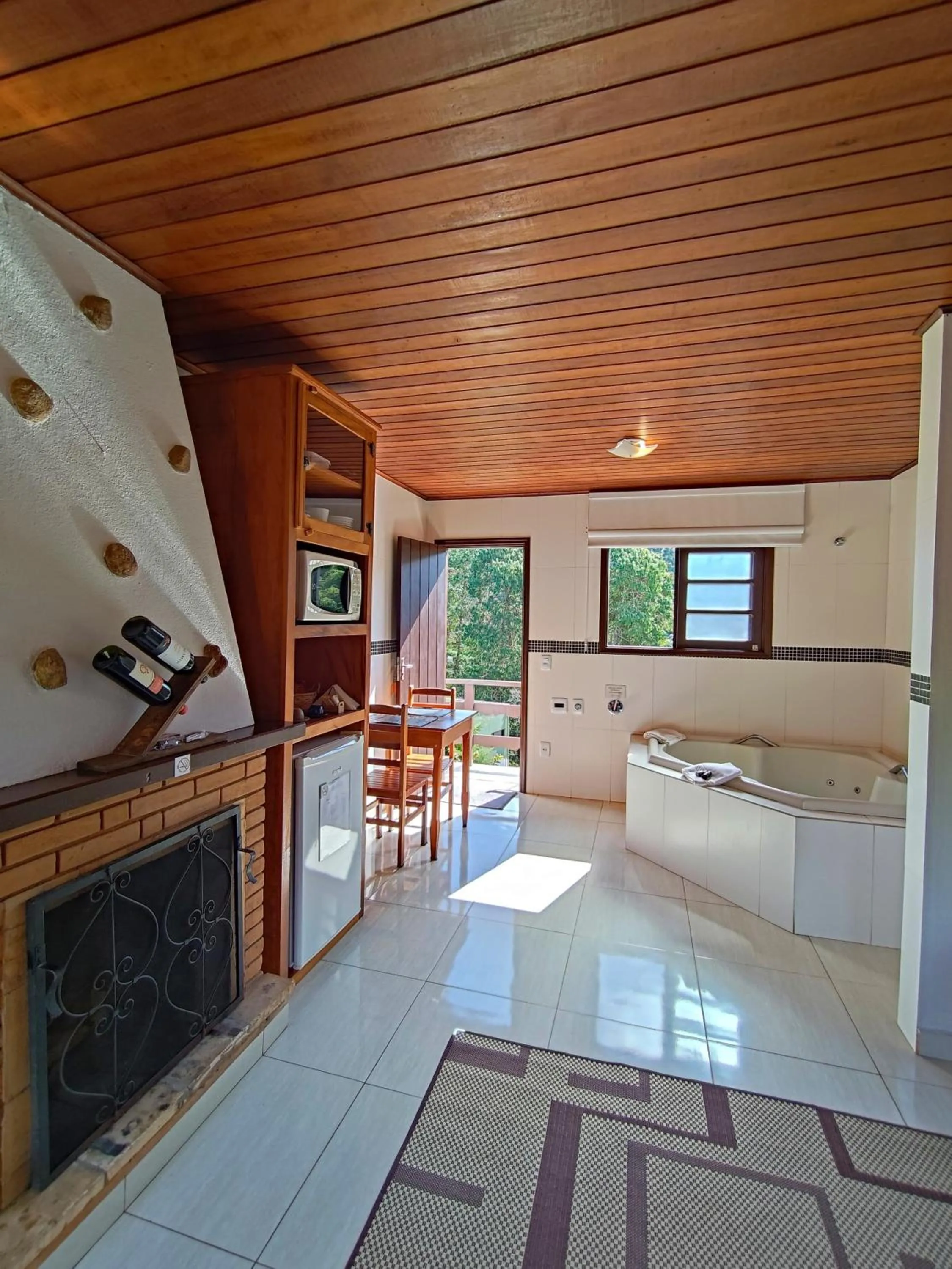 Photo of the whole room in Chalés Leopoldo em Monte Verde