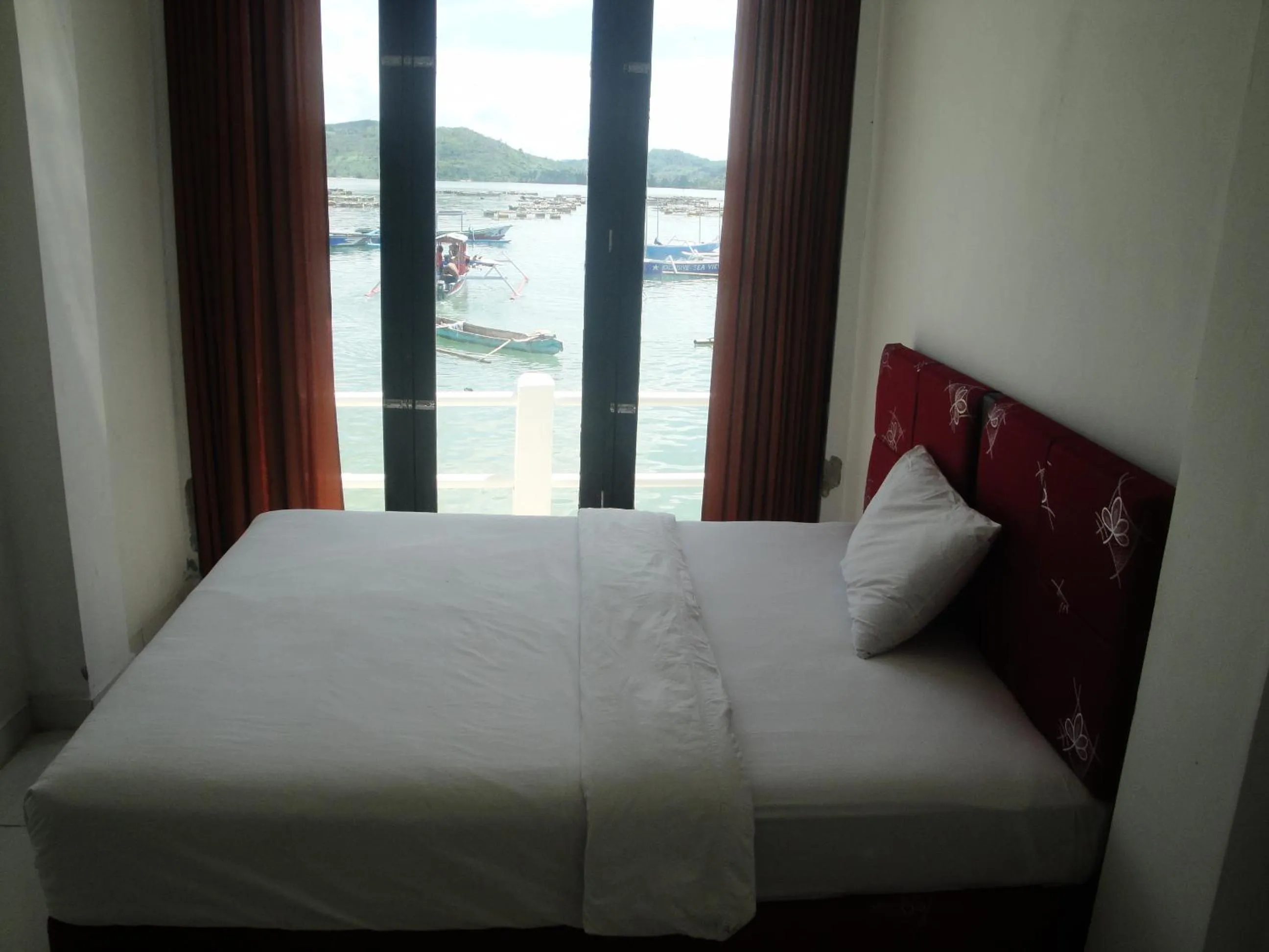 Bedroom, Bed in Spear Beach House