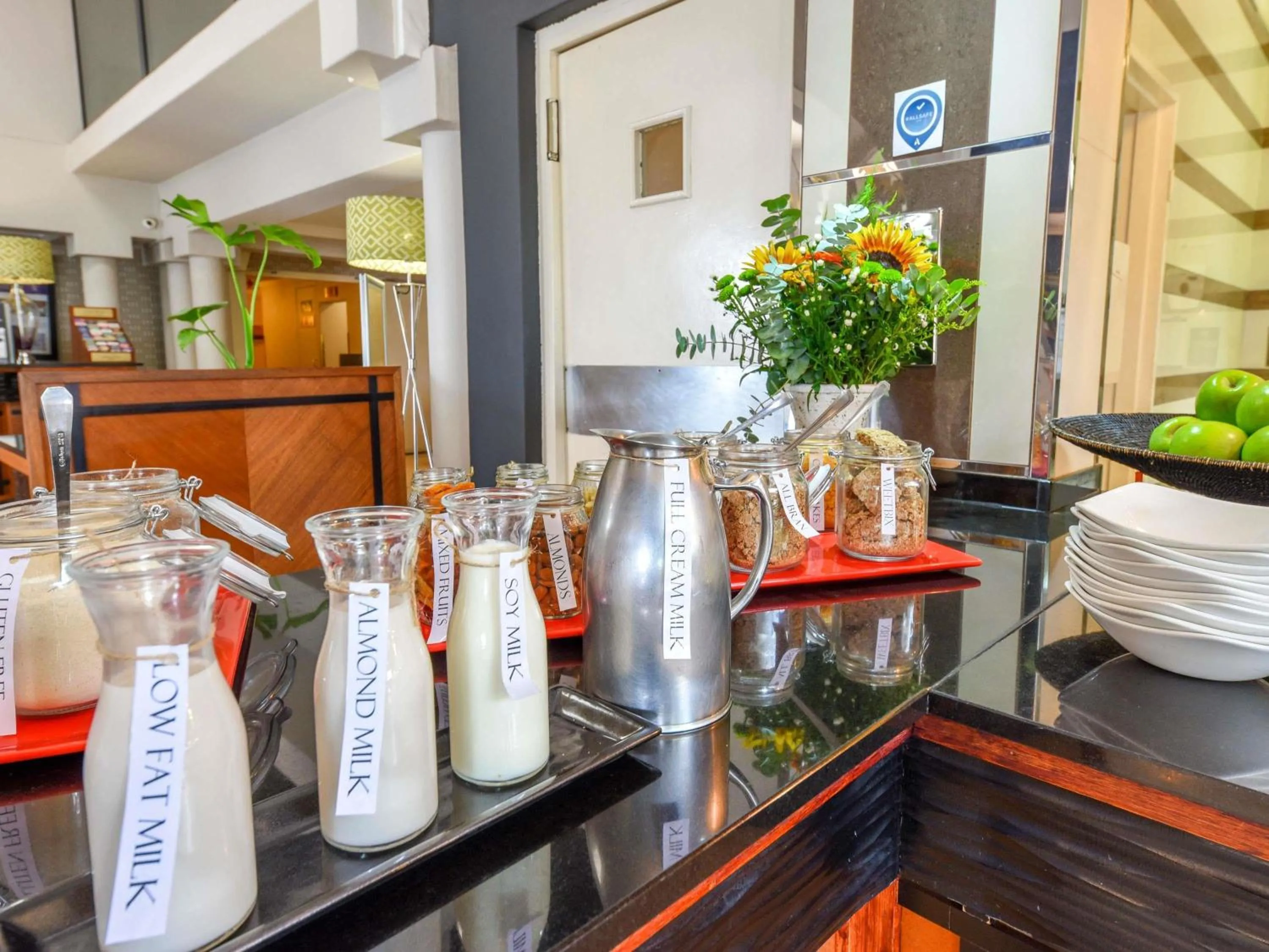 Restaurant/places to eat in Mercure Johannesburg Midrand