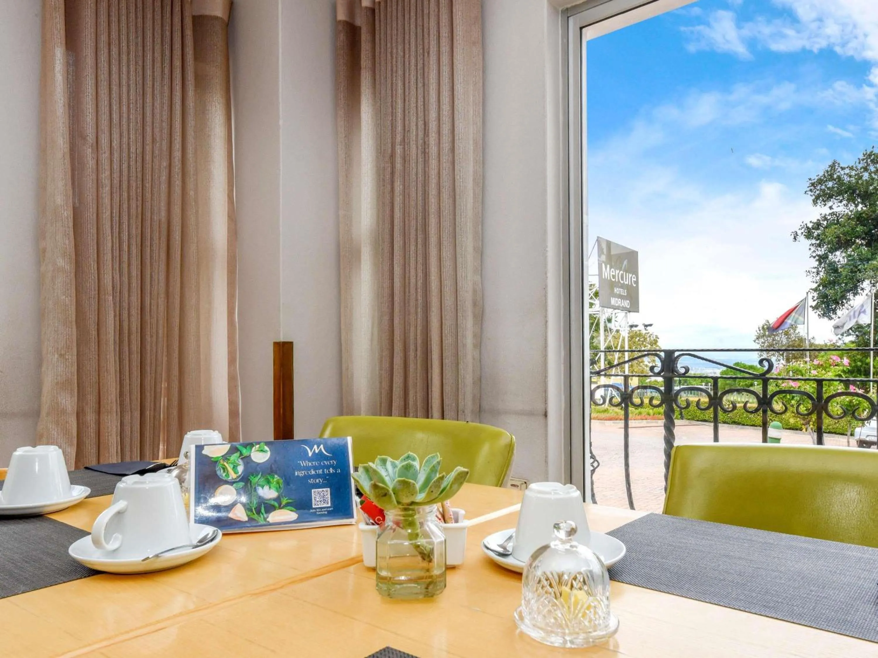 Restaurant/places to eat in Mercure Johannesburg Midrand