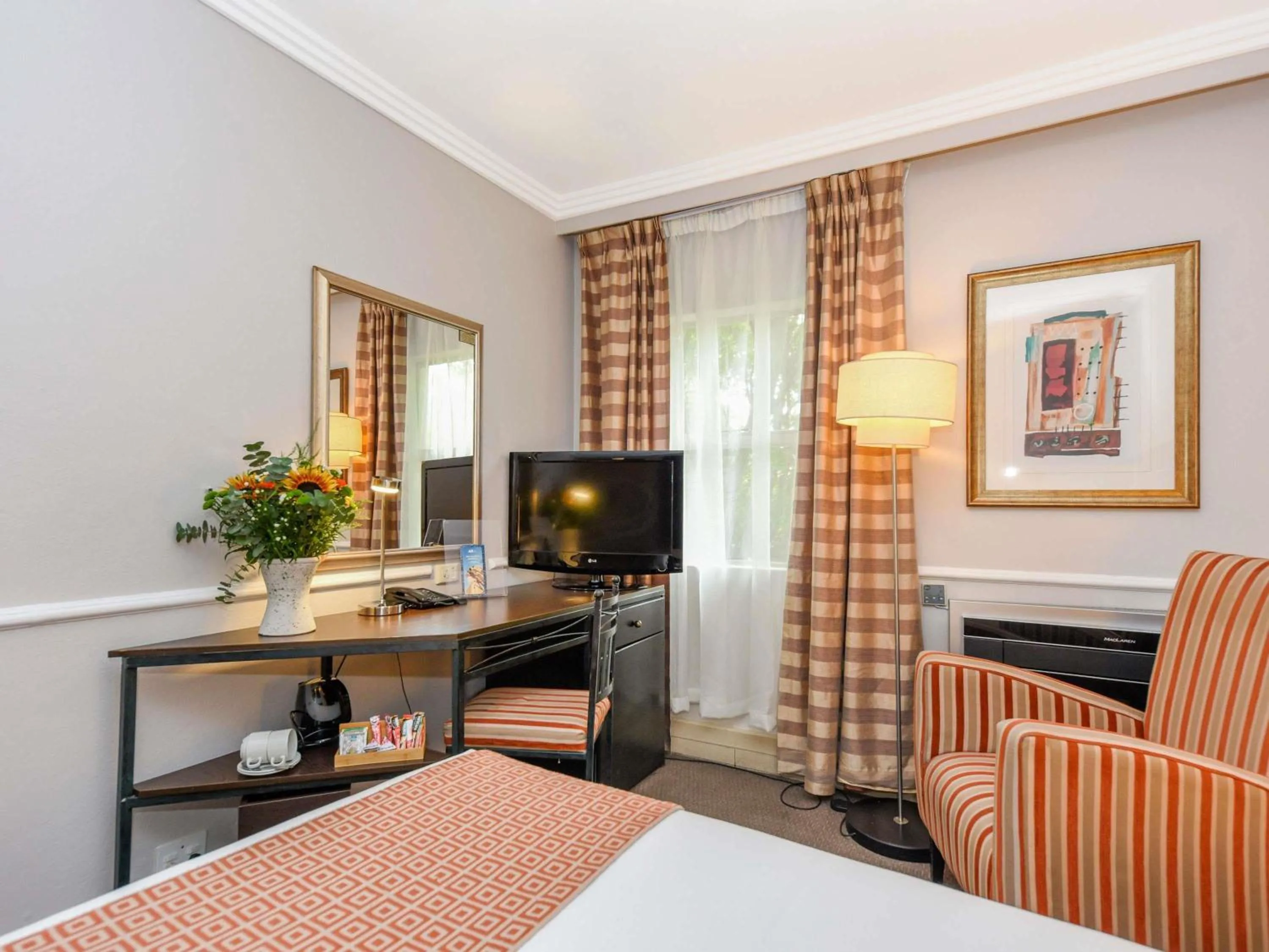 Bedroom, Bed in Mercure Johannesburg Midrand