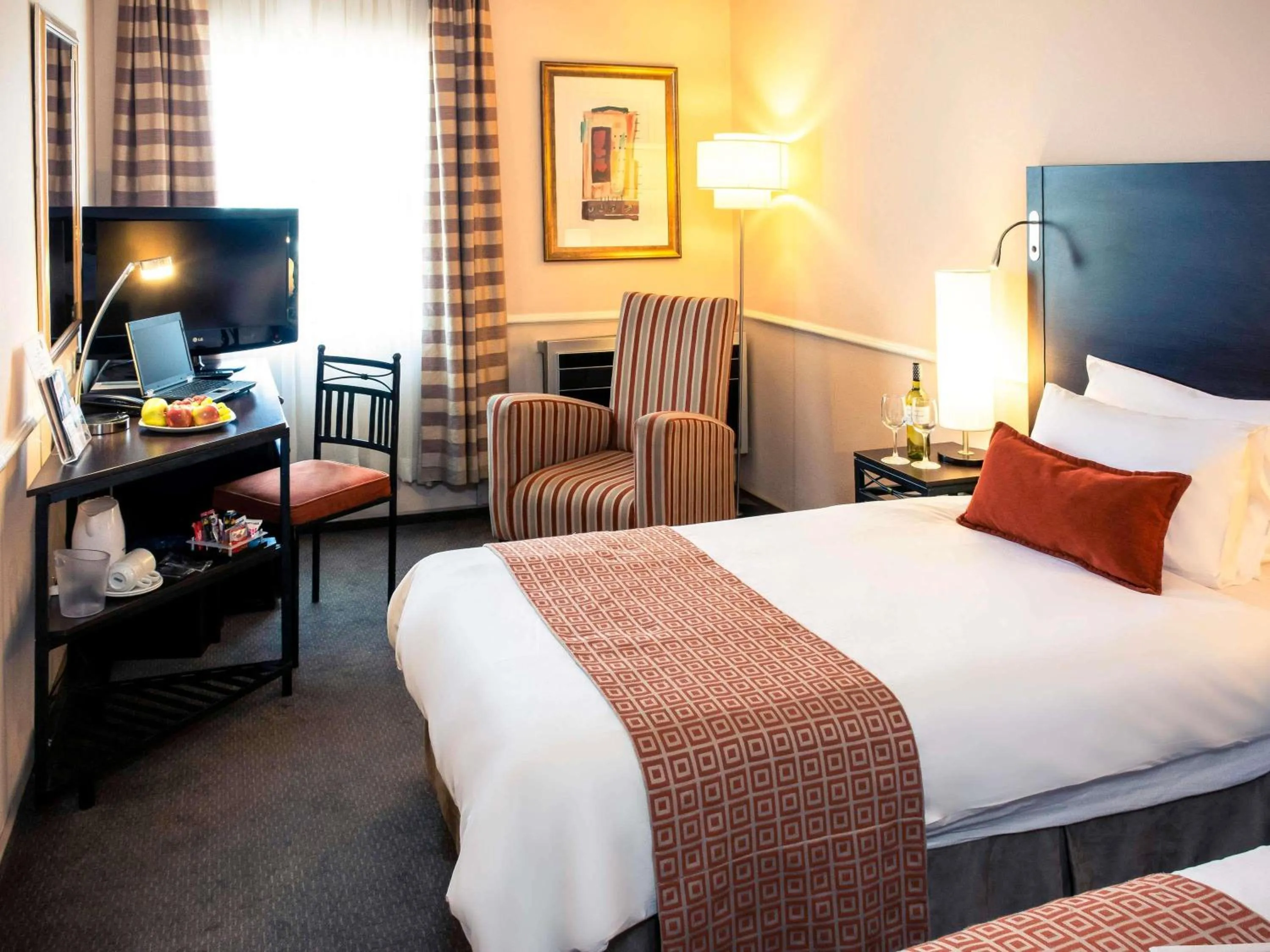 Bedroom, Bed in Mercure Johannesburg Midrand