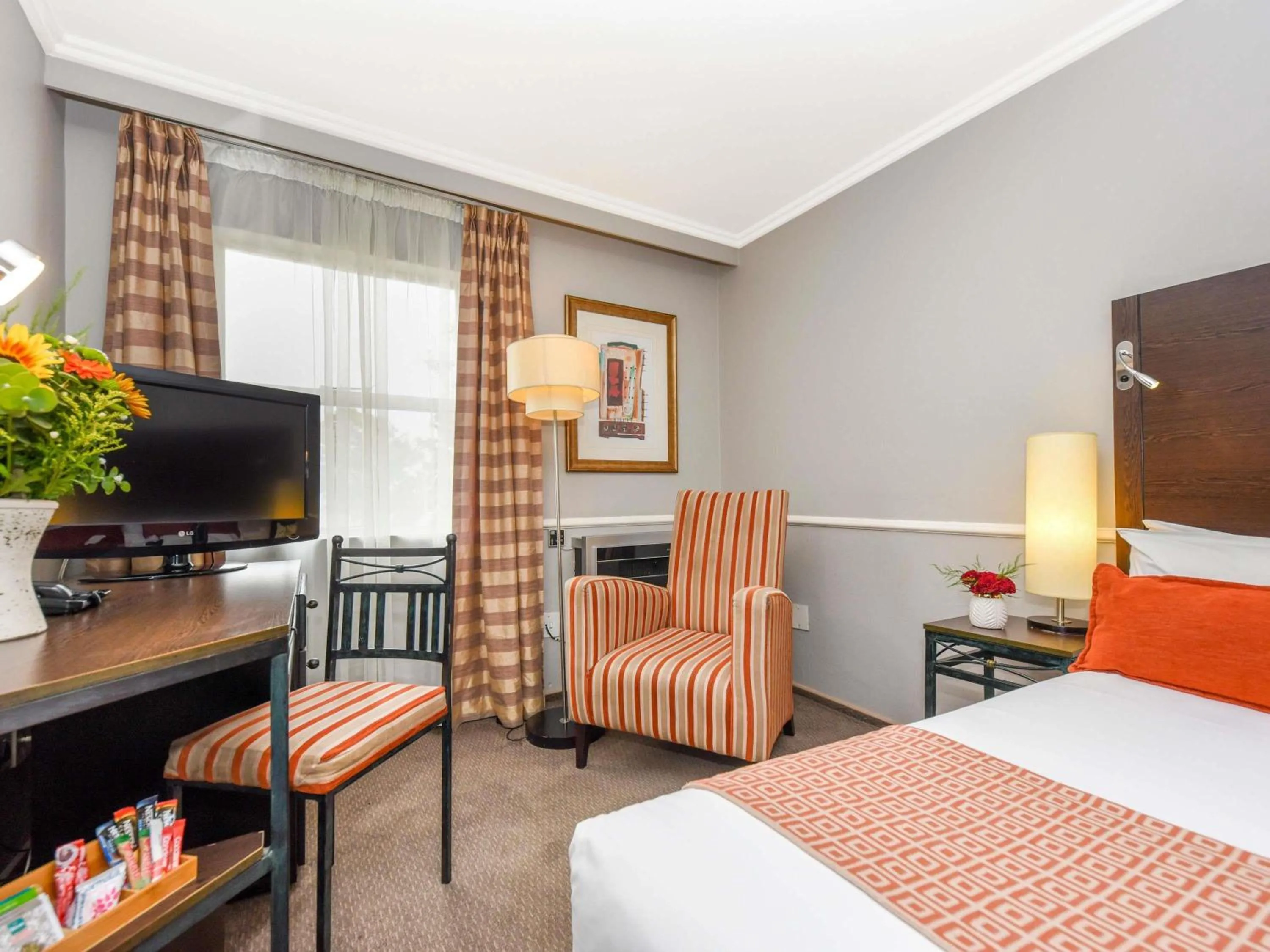 Bedroom, Bed in Mercure Johannesburg Midrand