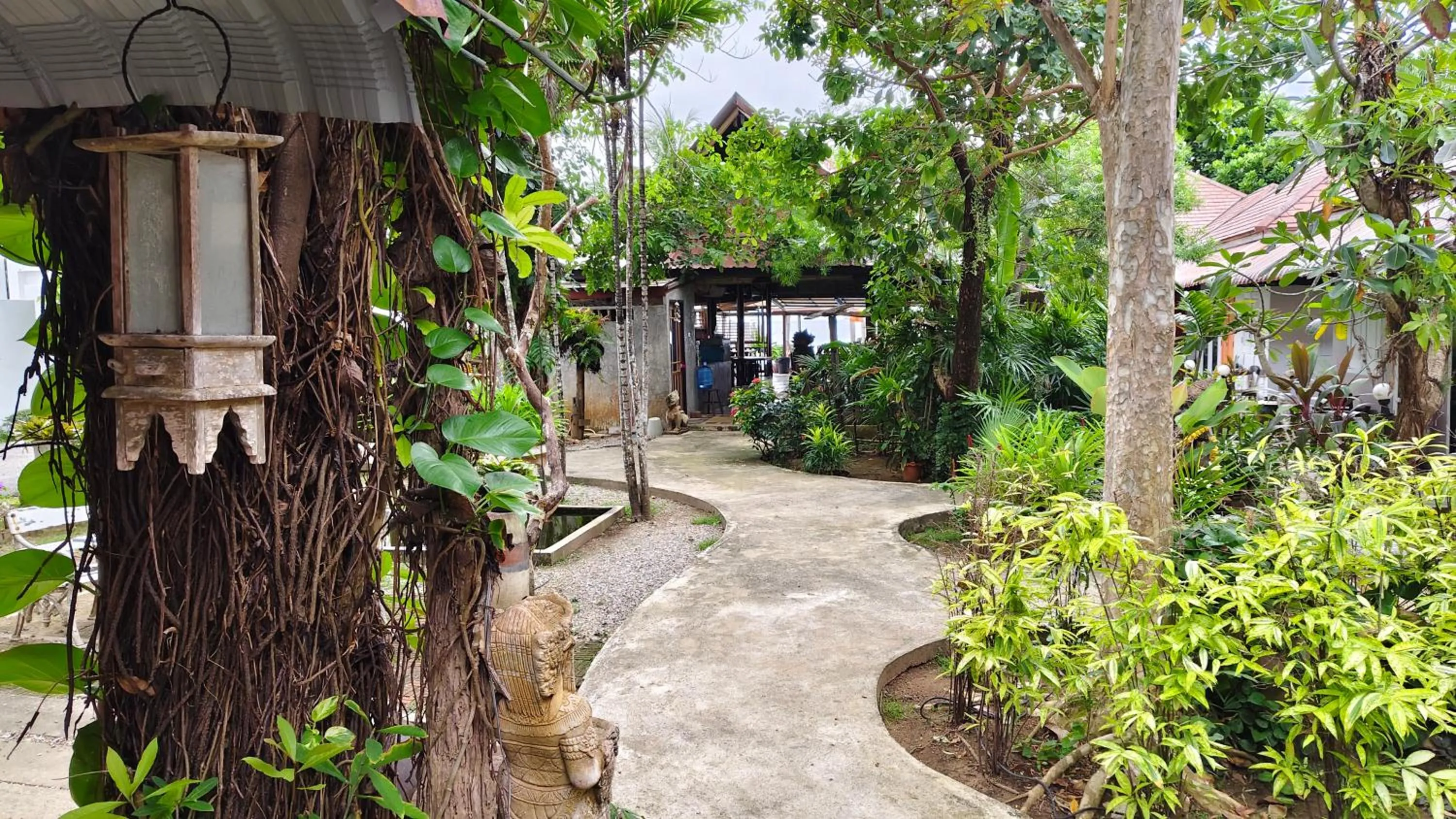 Garden in Baan Toom Village and Resort