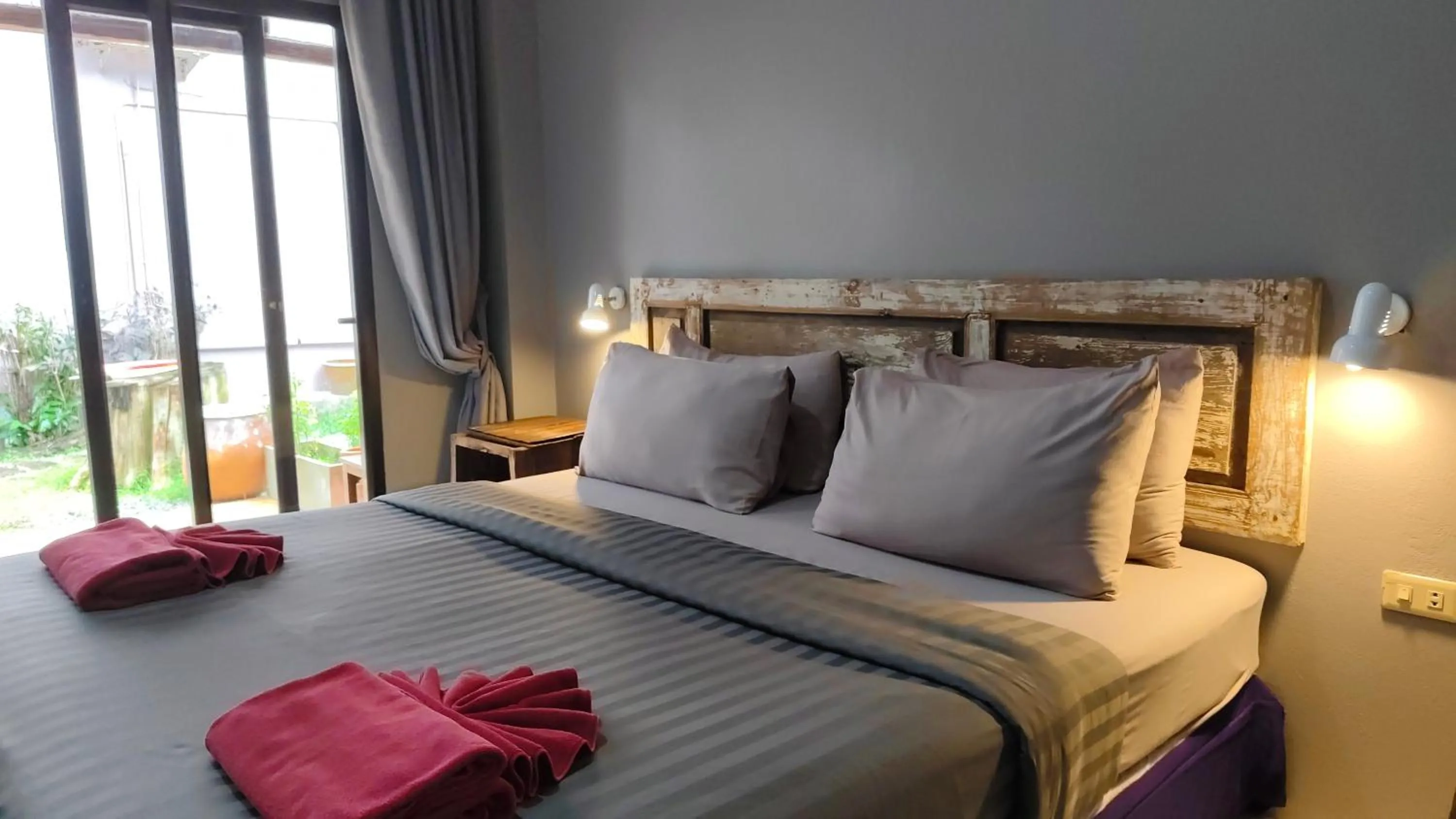 Bed in Baan Toom Village and Resort