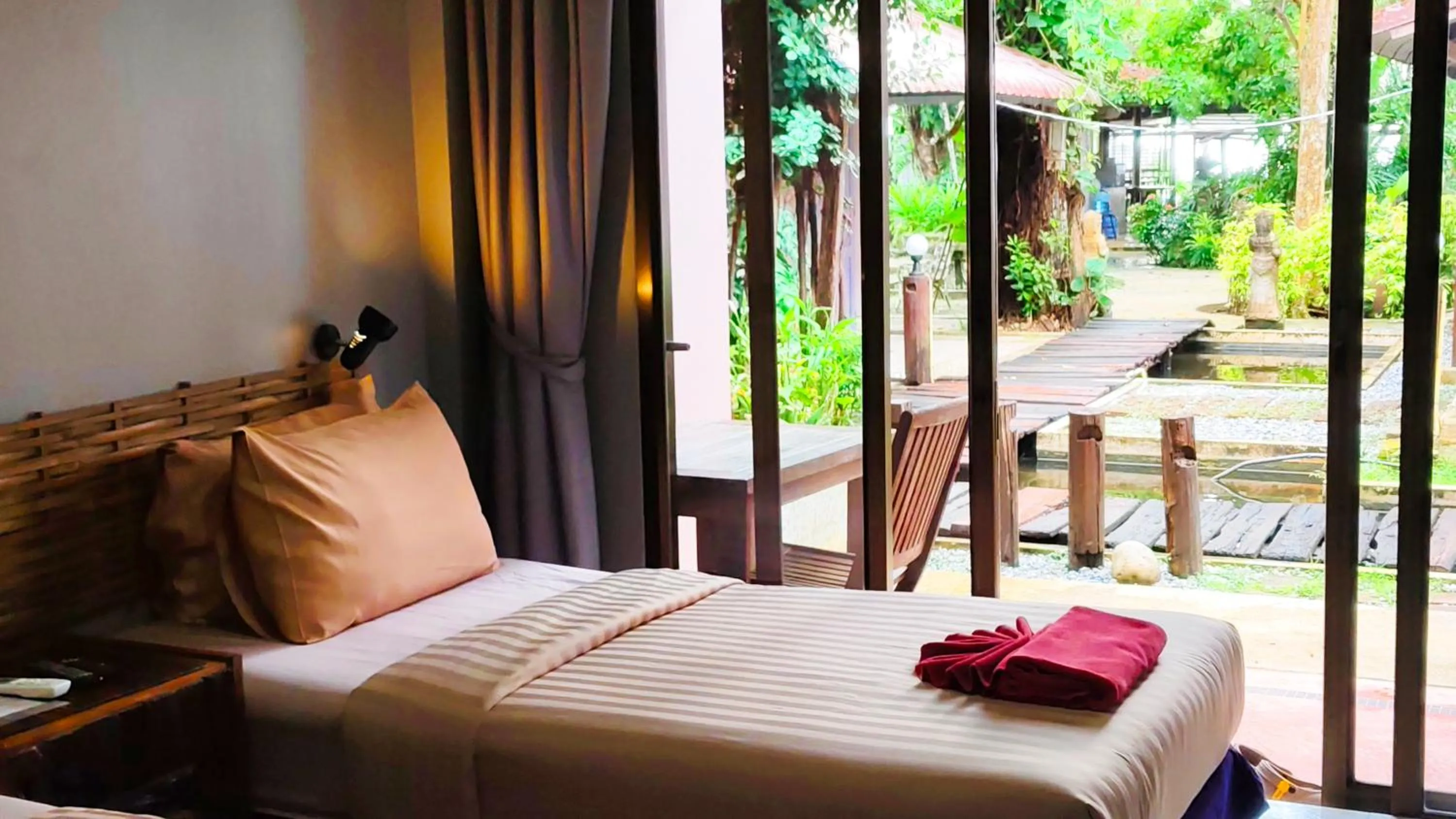 Bed in Baan Toom Village and Resort