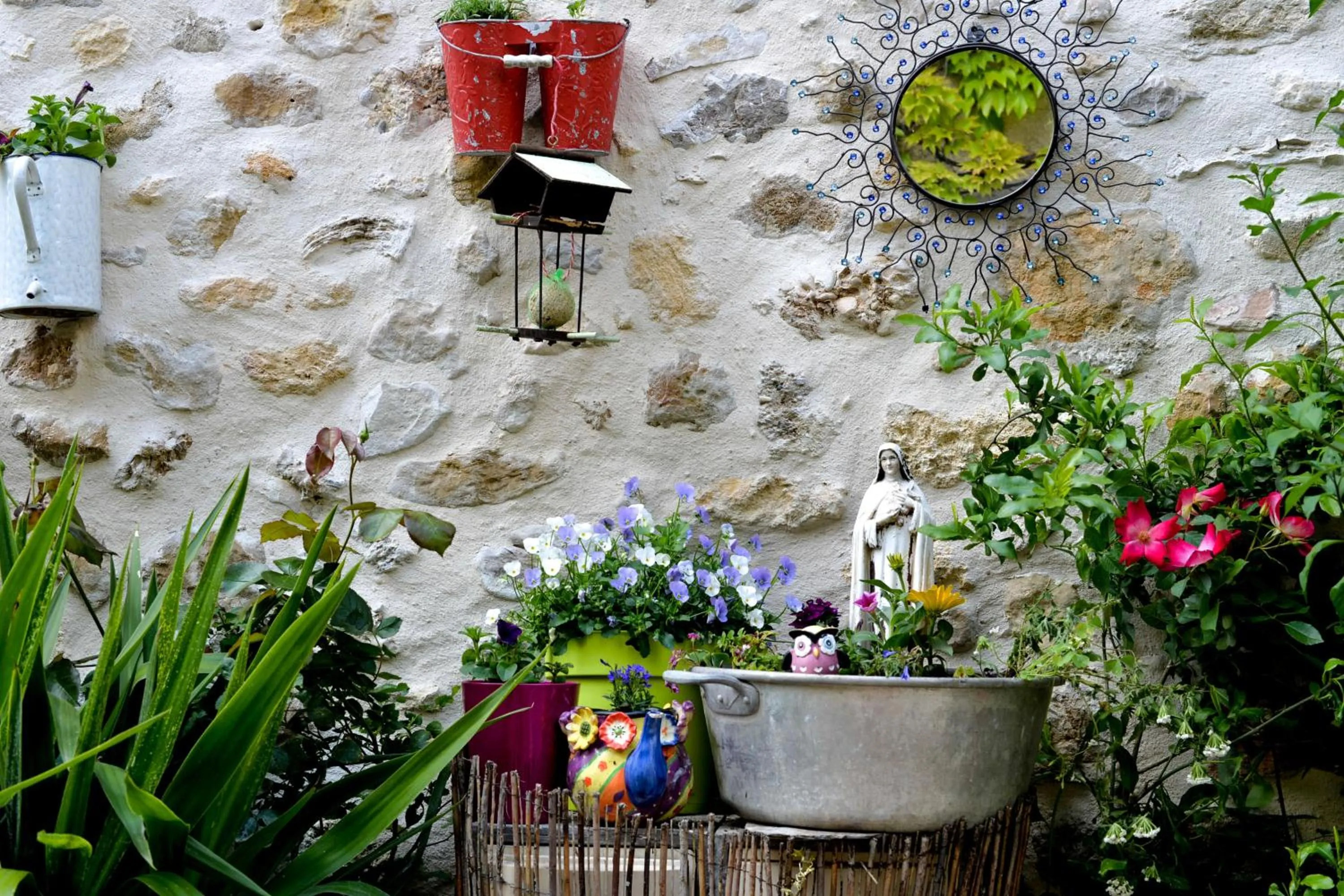 Decorative detail in Le Duplex de Lapparan