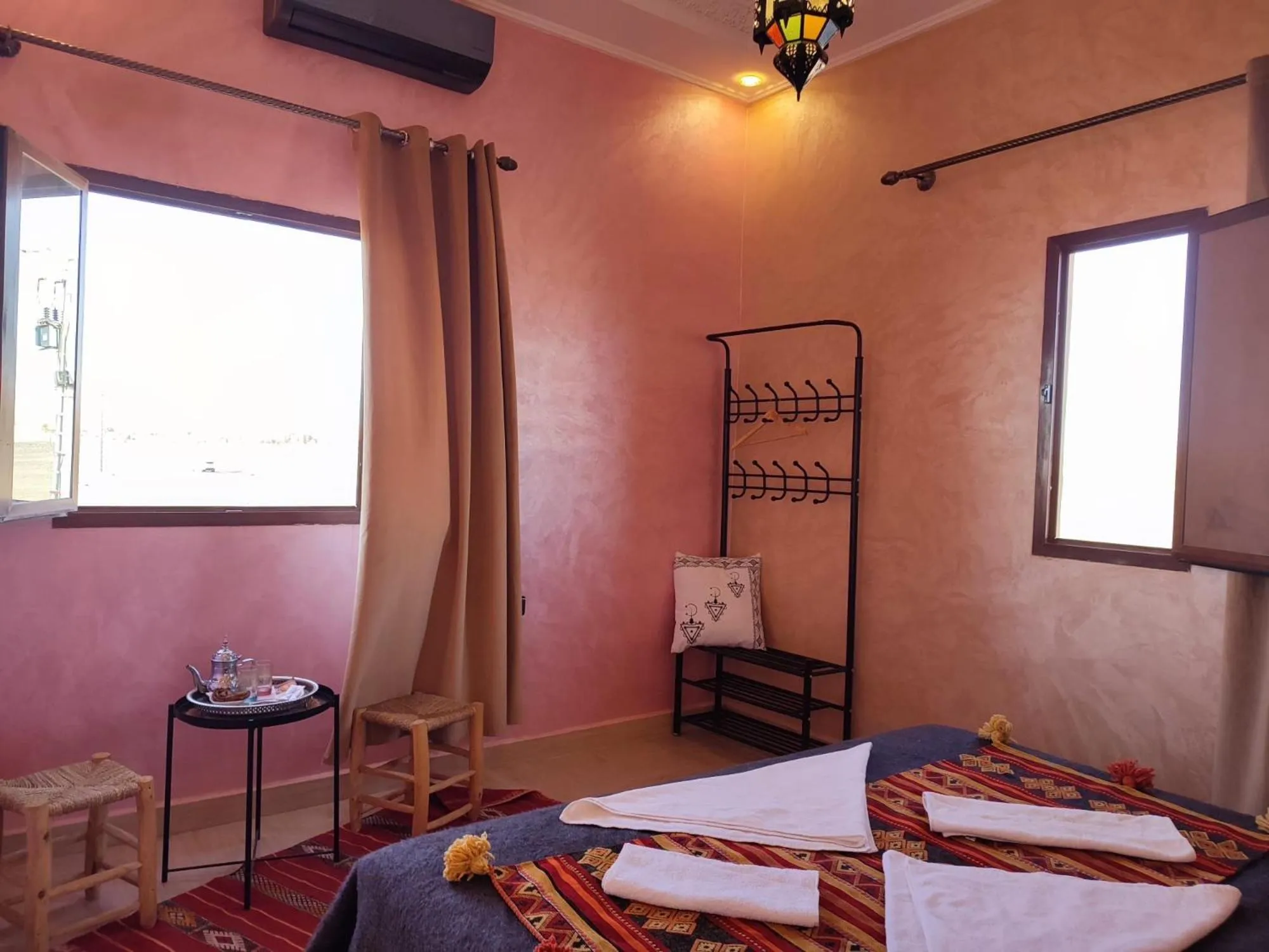 Property building, Bed in Hotel Berber Palace Merzouga