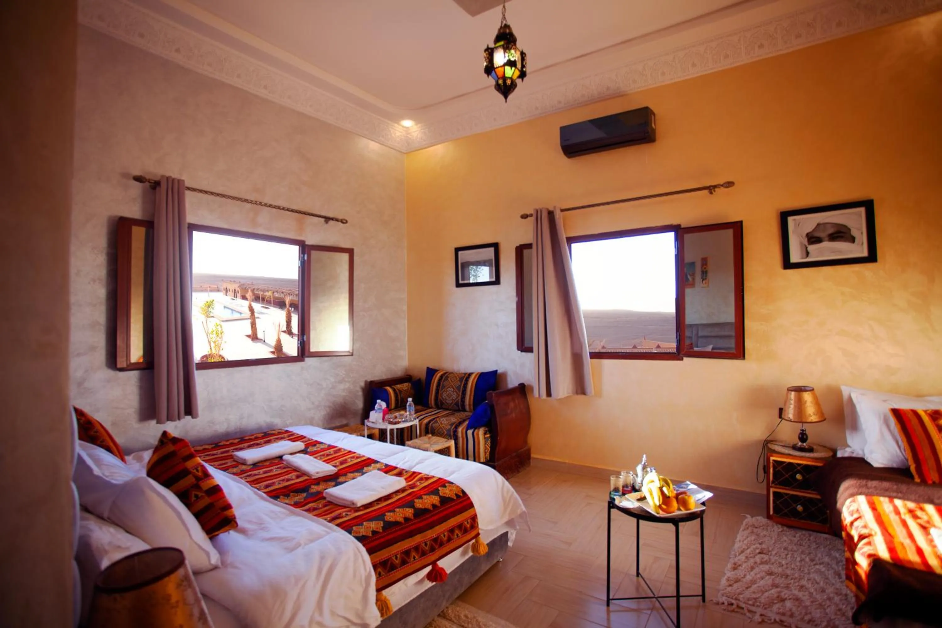 Property building, Bed in Hotel Berber Palace Merzouga