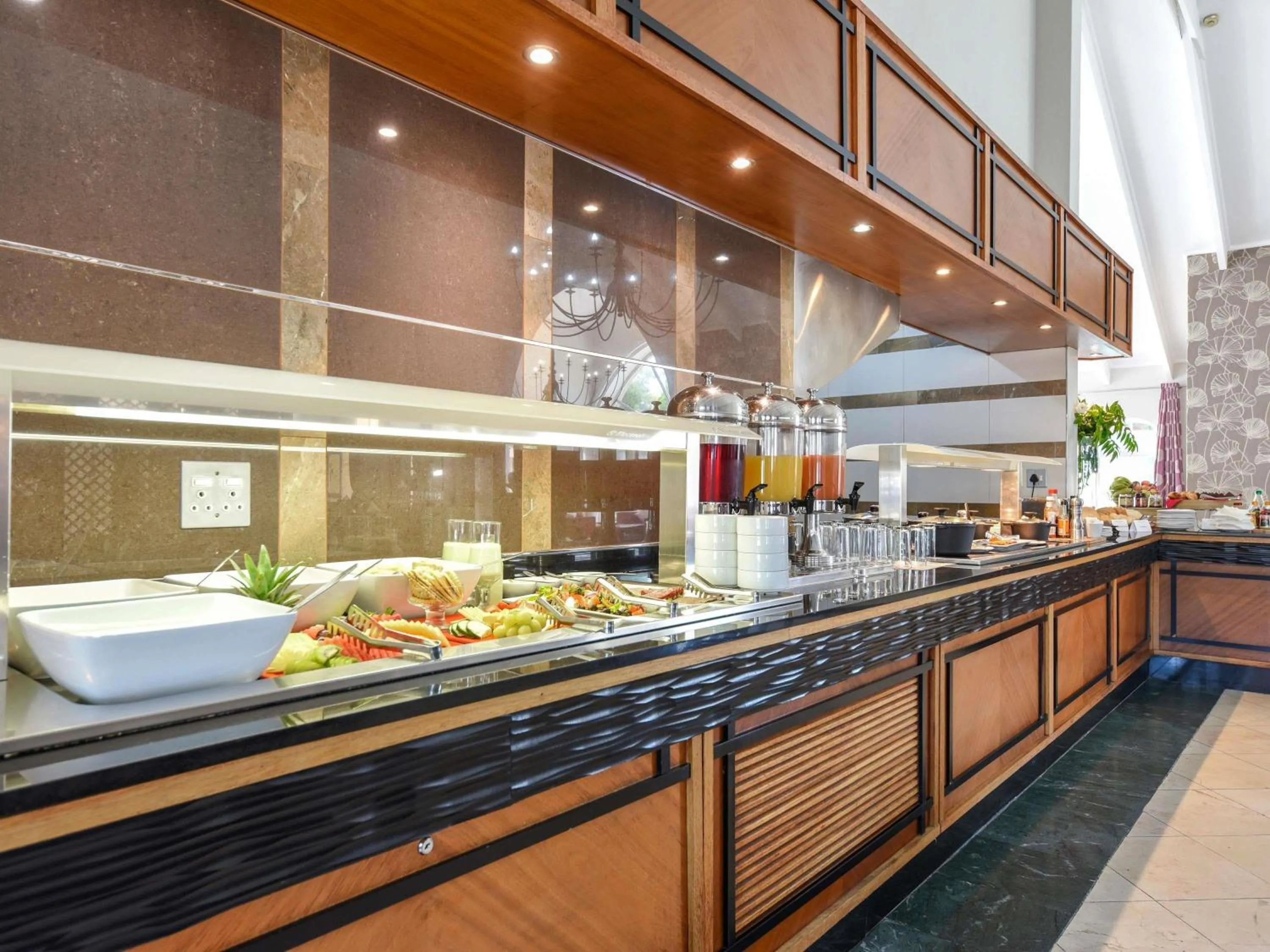 Restaurant/places to eat in Mercure Johannesburg Randburg