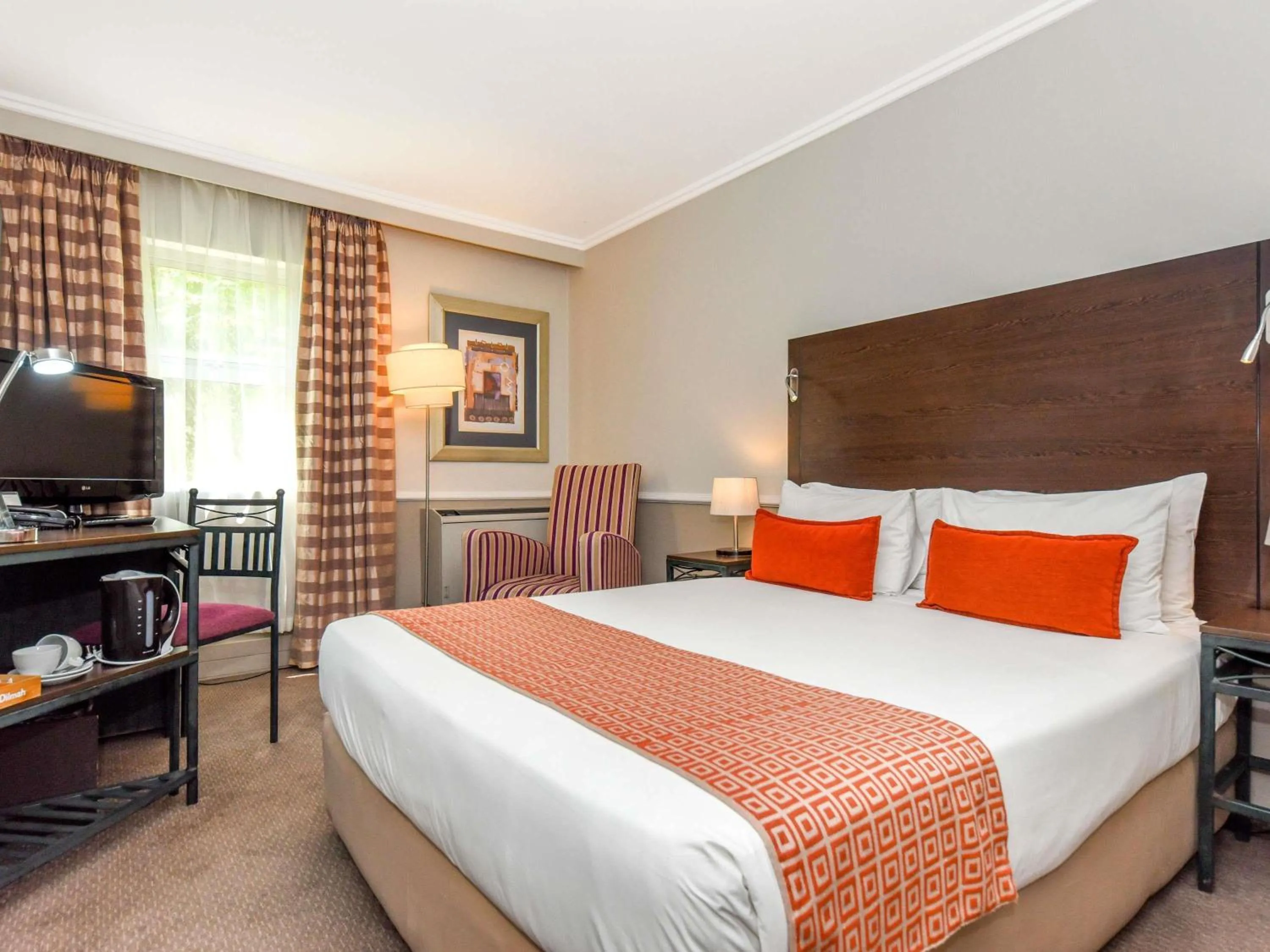 Bedroom, Bed in Mercure Johannesburg Randburg