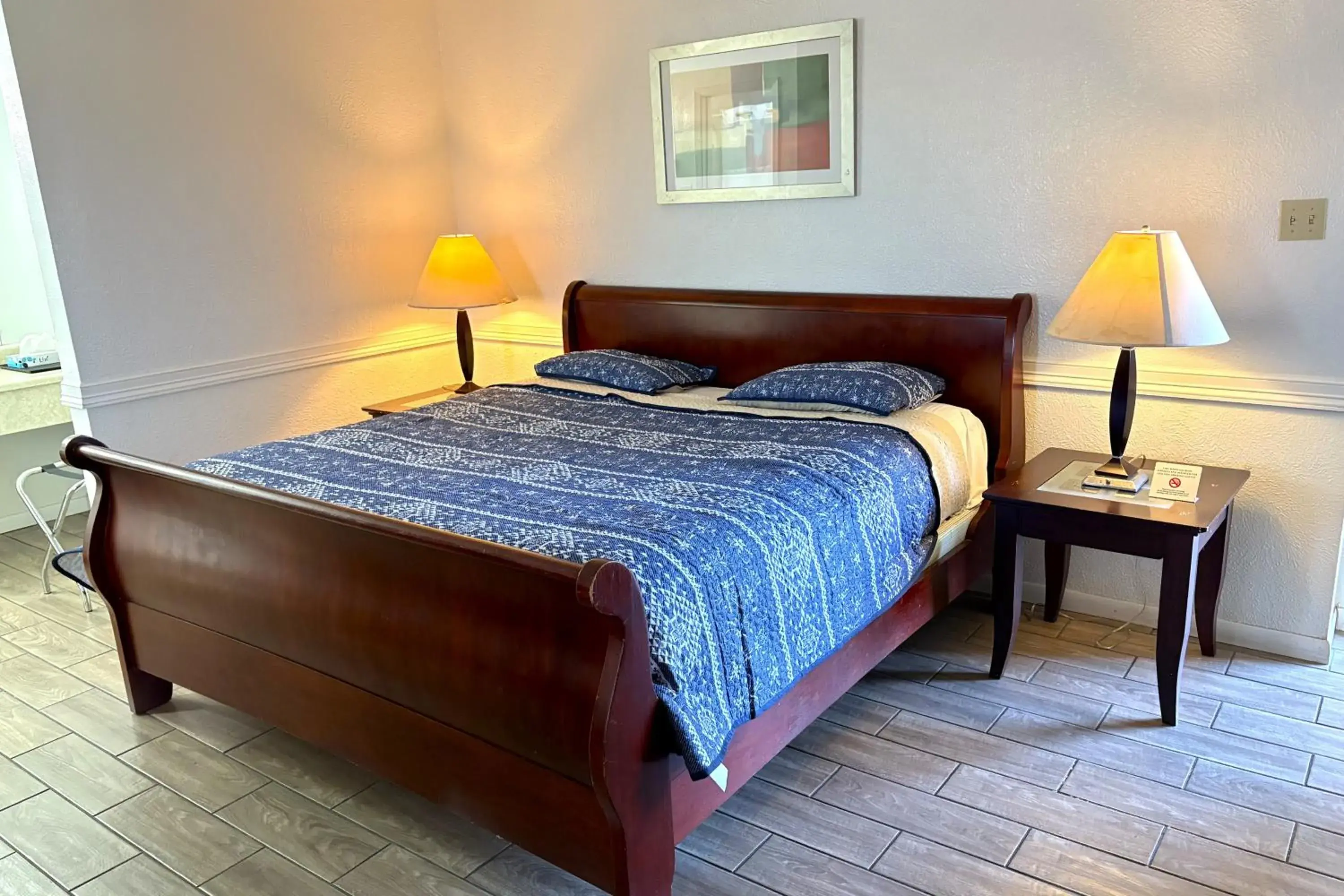 King Bed Non-Smoking in Chaparral Motel Victoria TX, Hwy 59 King Bed Non-Smoking in Chaparral Motel Victoria TX, Hwy 59