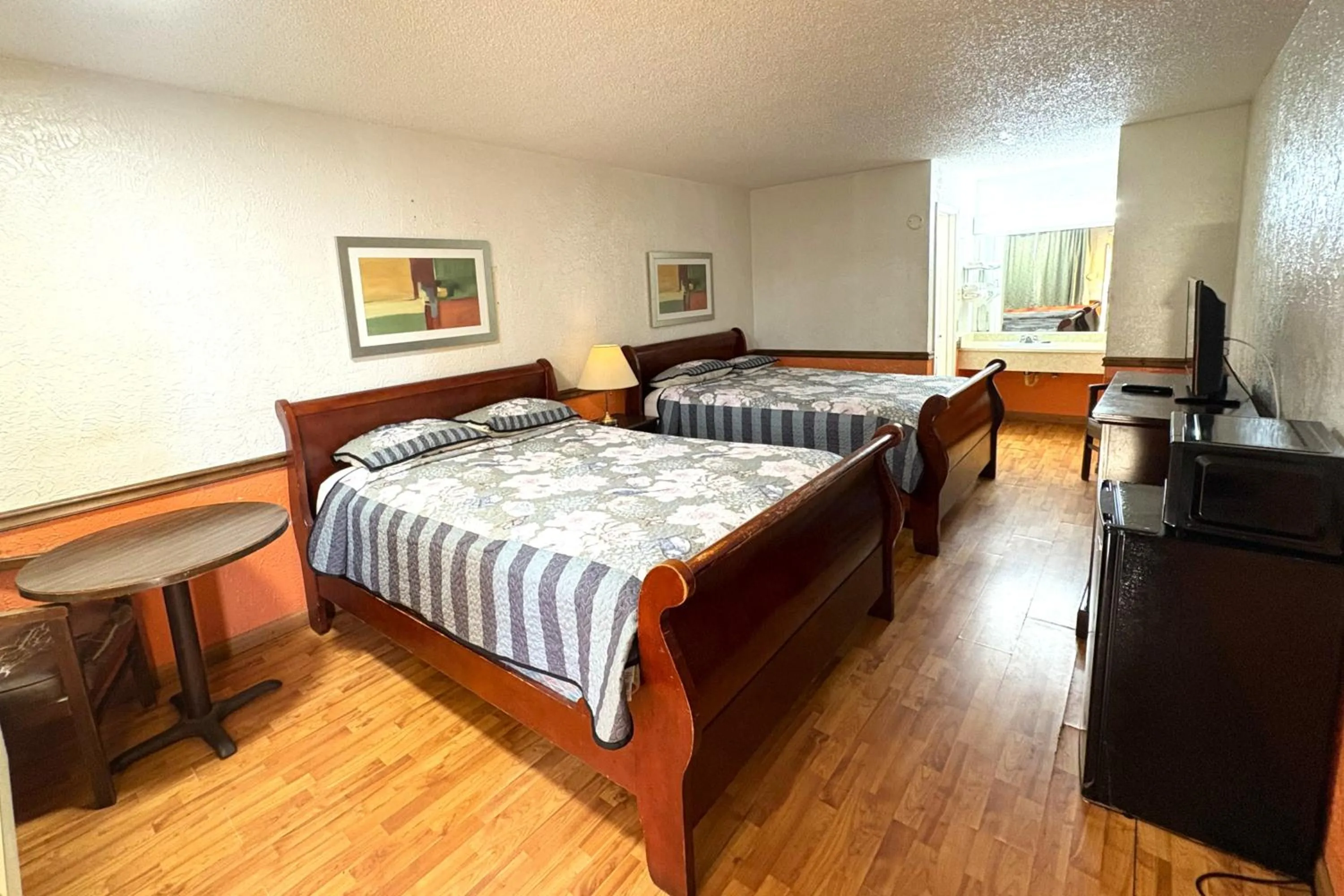 Bedroom, Bed in Chaparral Motel Victoria TX, Hwy 59