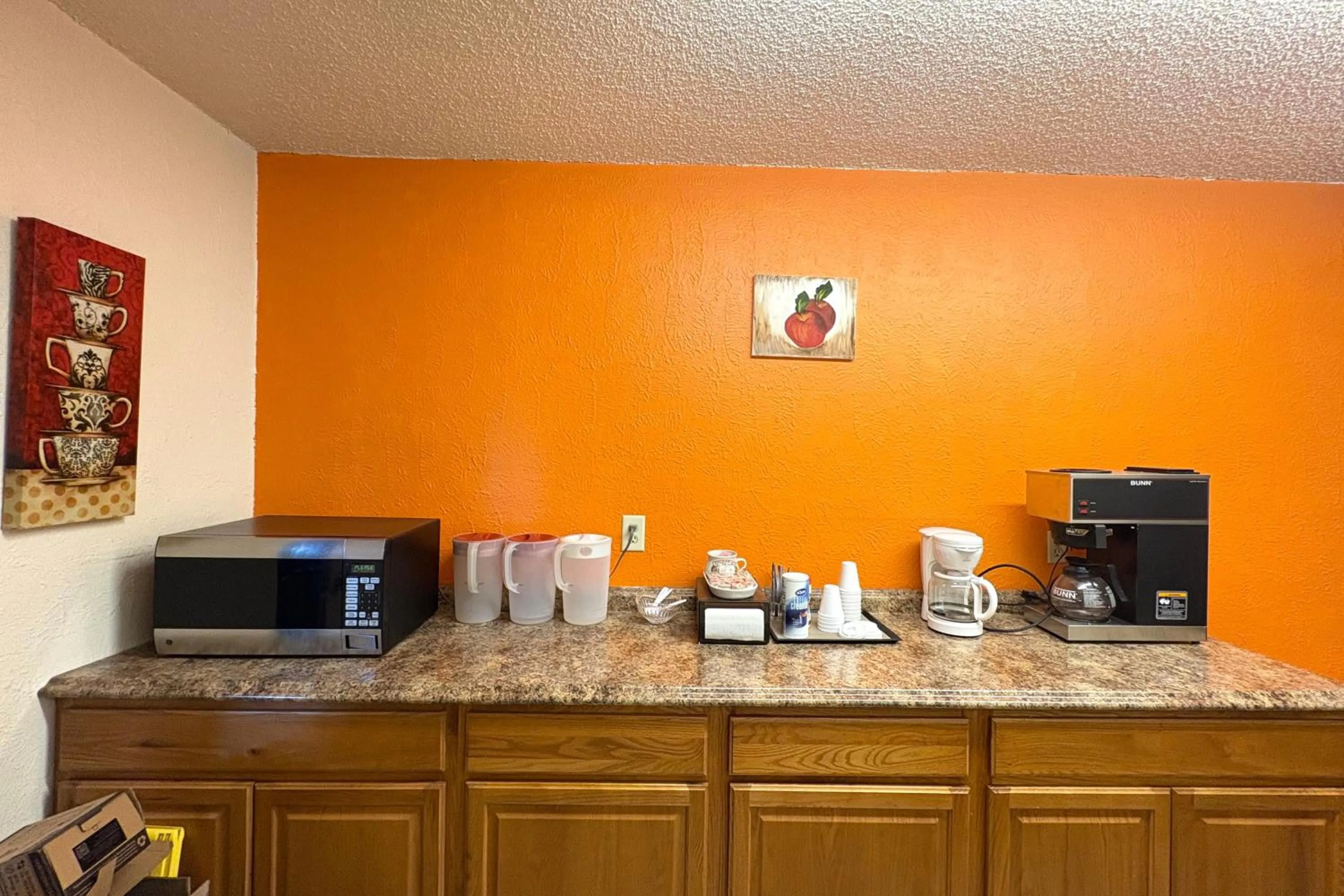 Breakfast in Chaparral Motel Victoria TX, Hwy 59