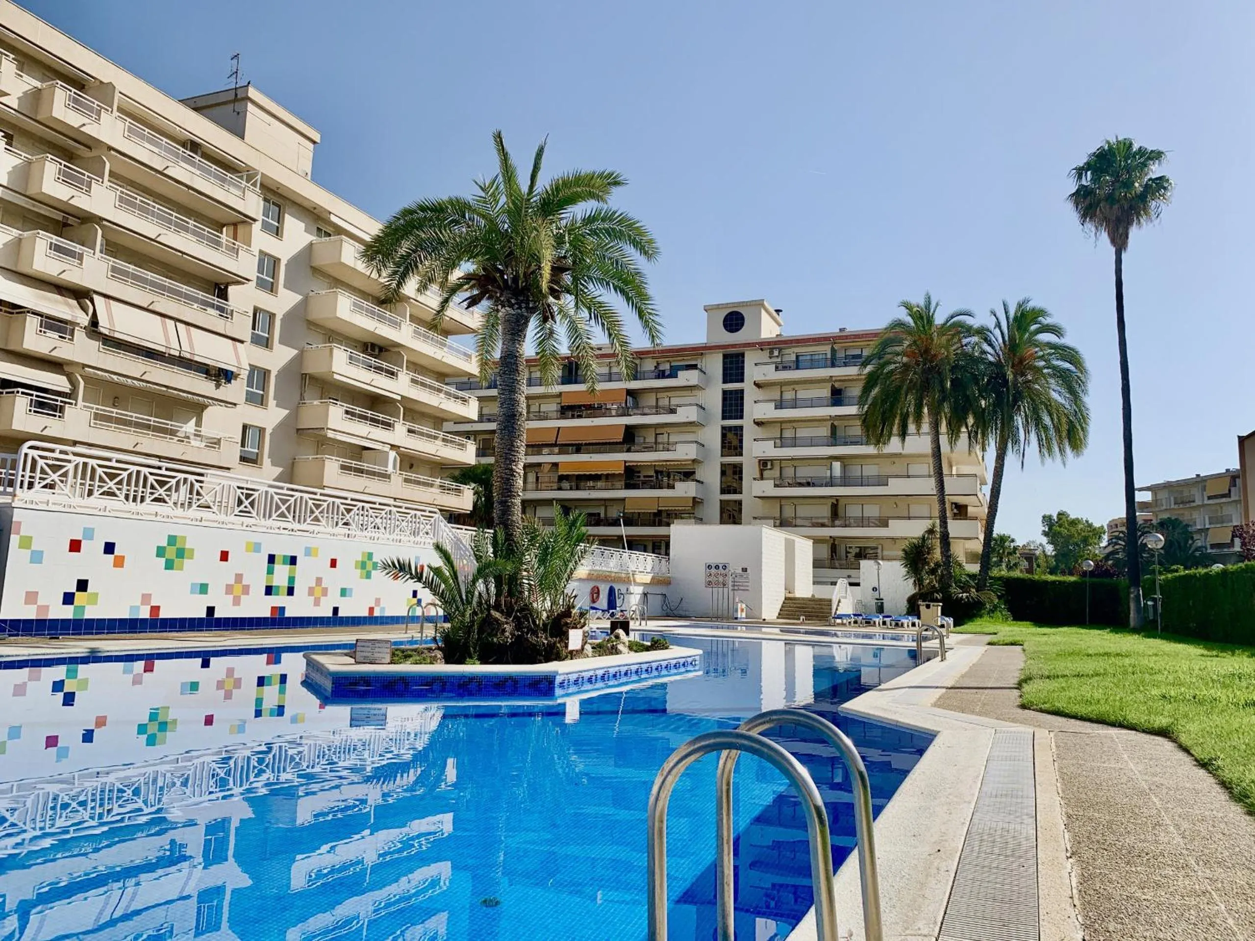 Swimming pool in AQUAMARINA II Apartments