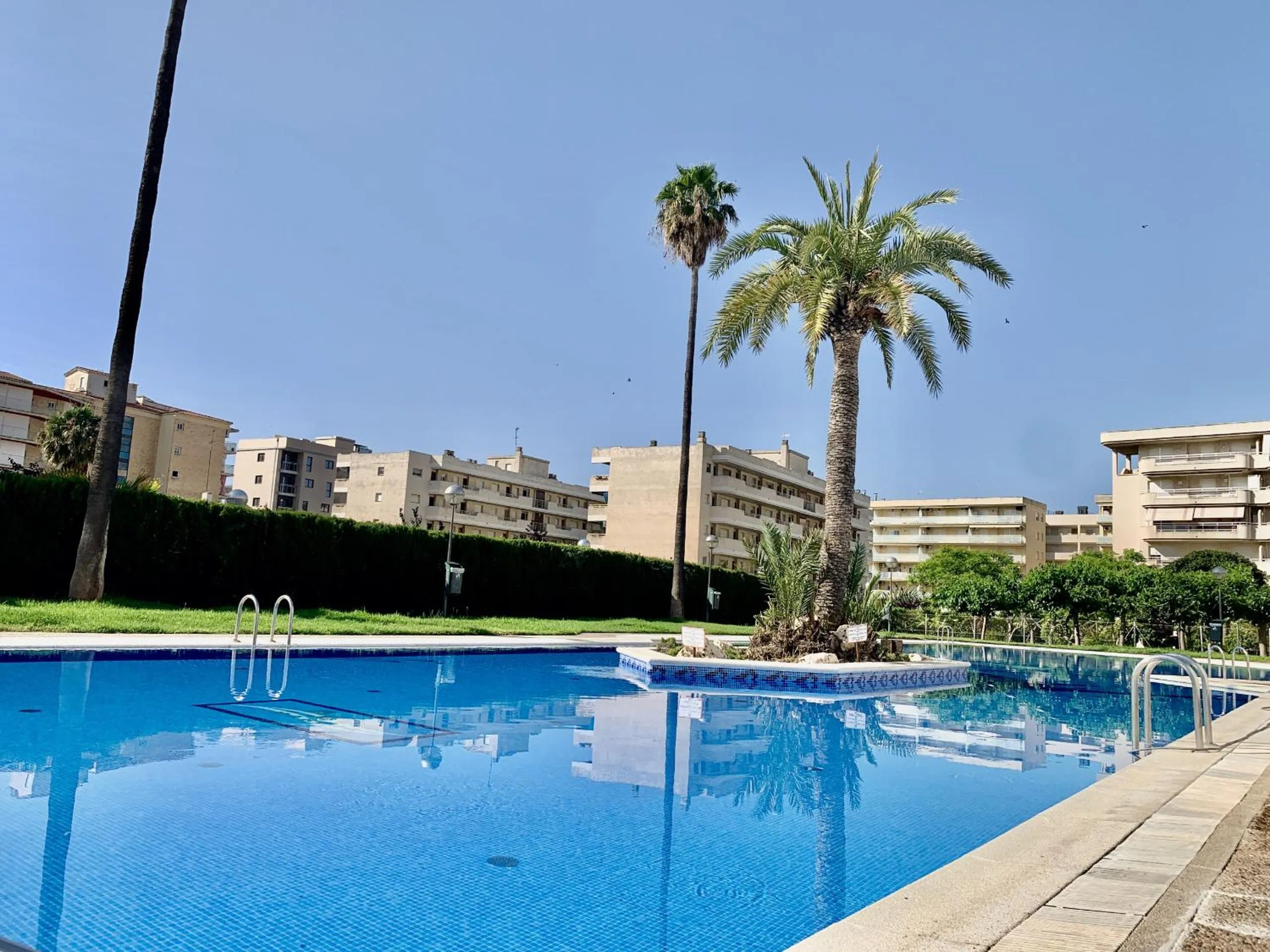 Swimming pool in AQUAMARINA II Apartments