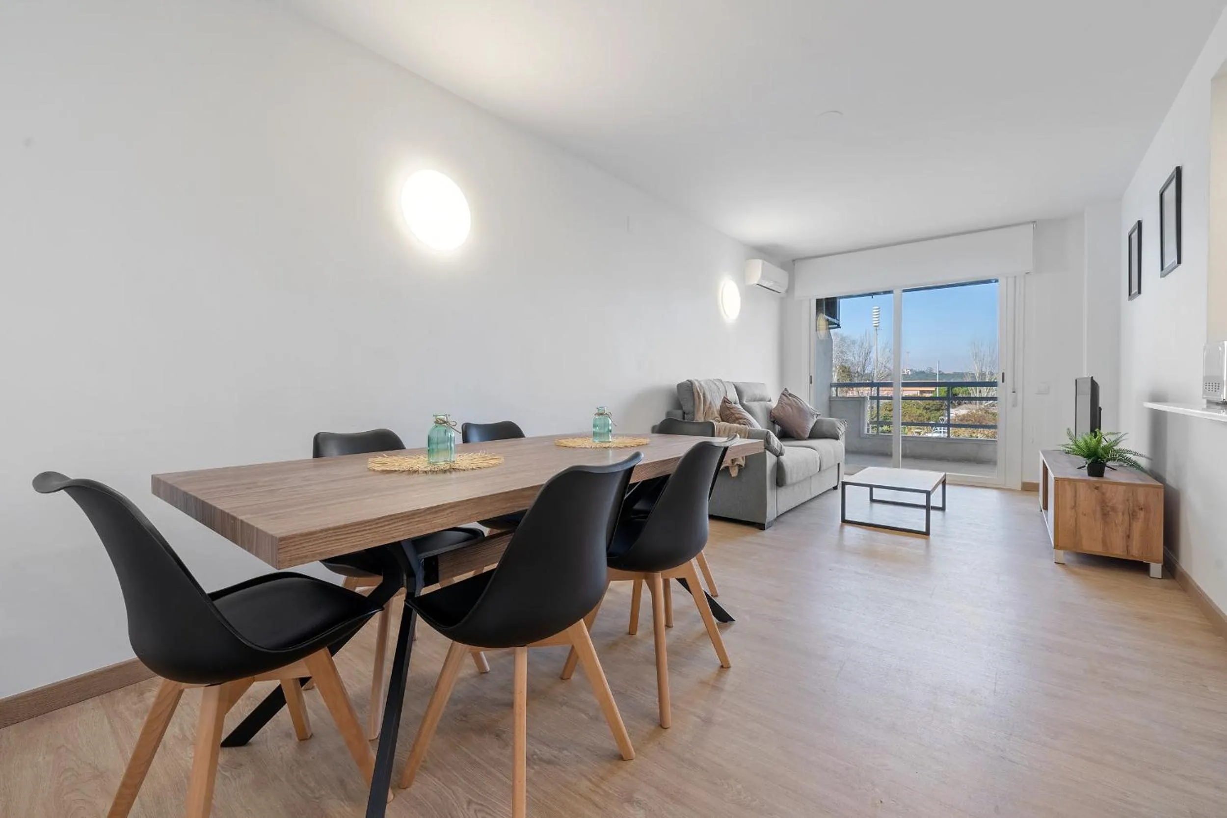 Dining area in AQUAMARINA II Apartments