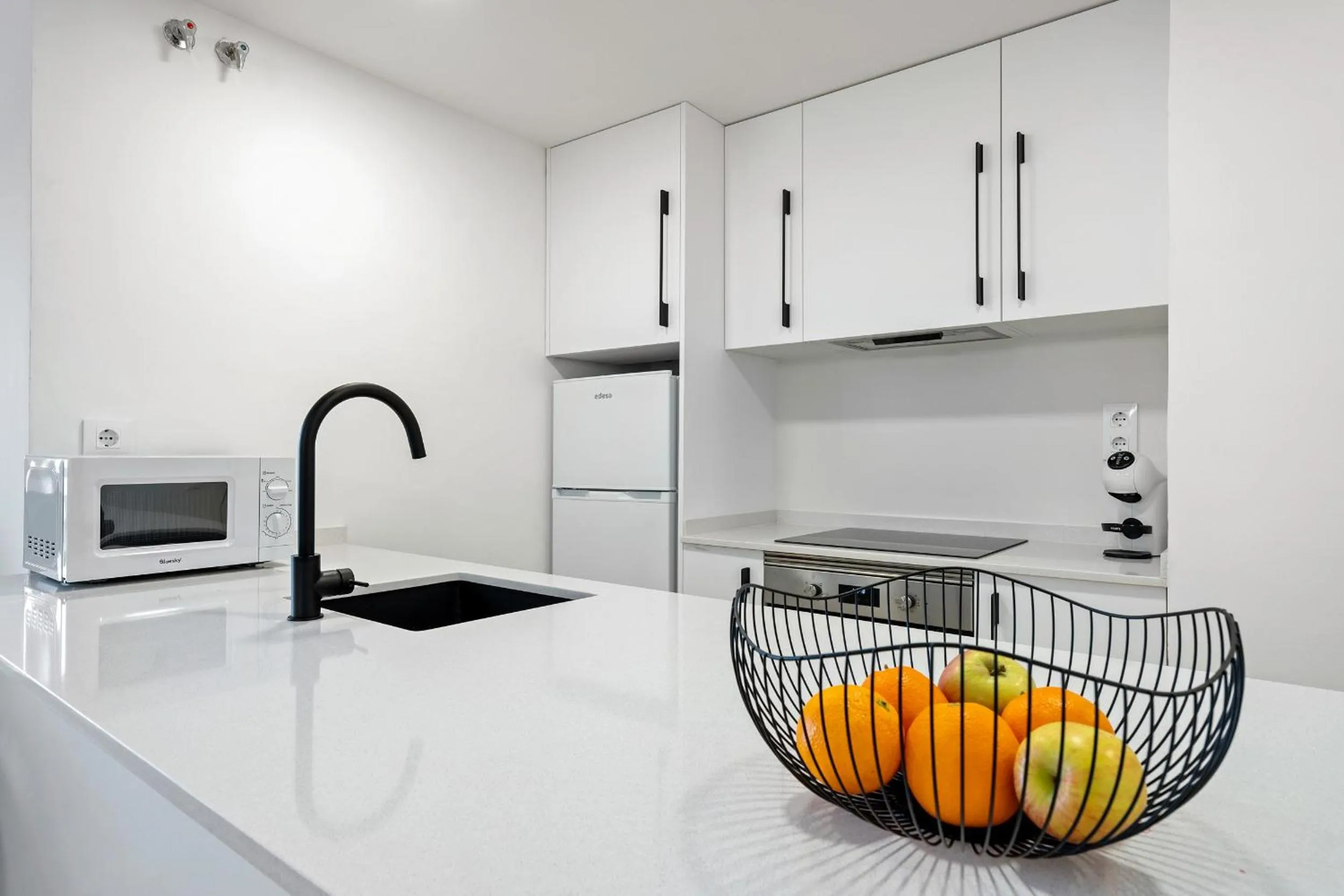 Kitchen or kitchenette in AQUAMARINA II Apartments