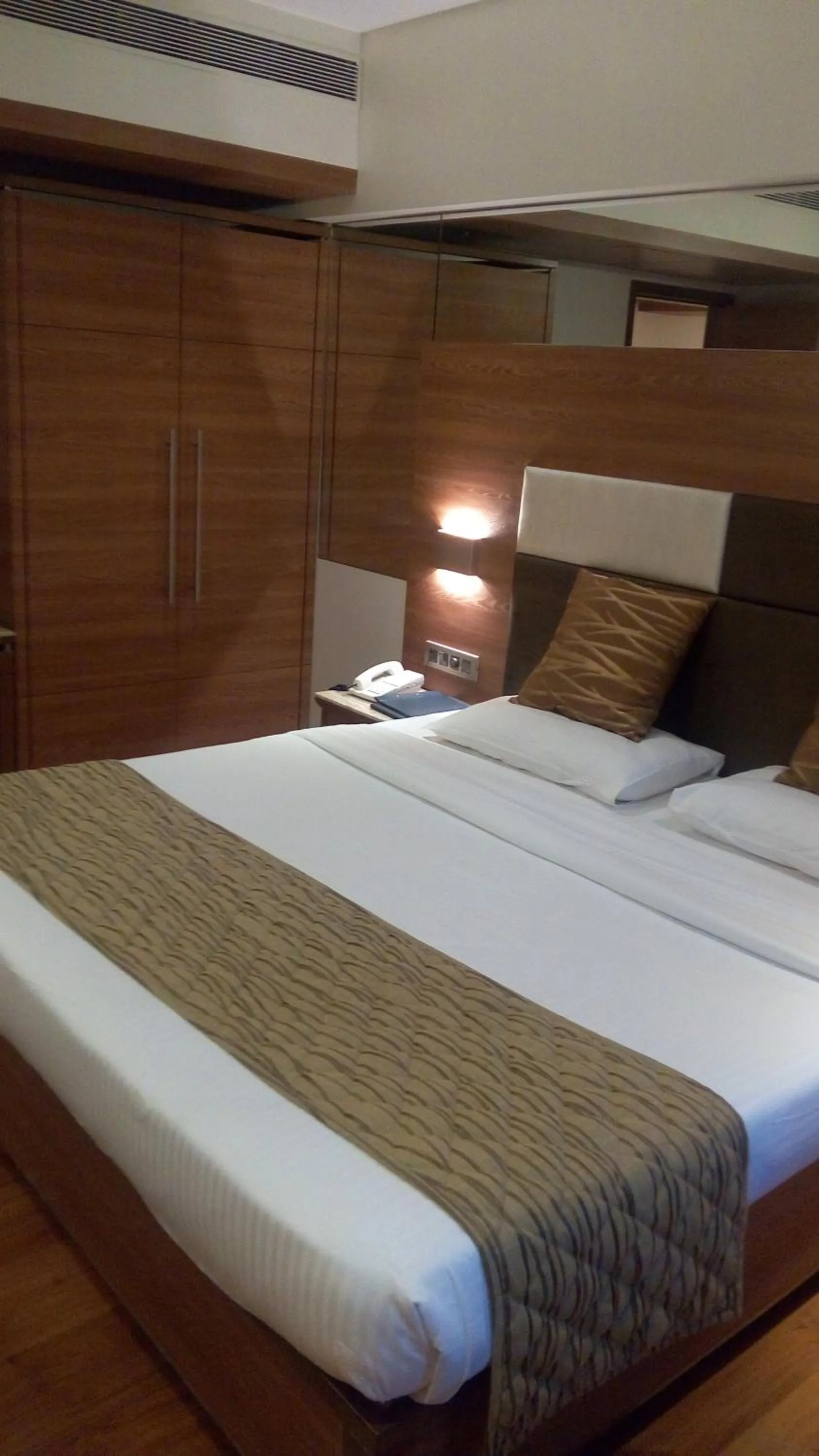 Bedroom, Bed in The Royal Orchid Hotel, Chembur