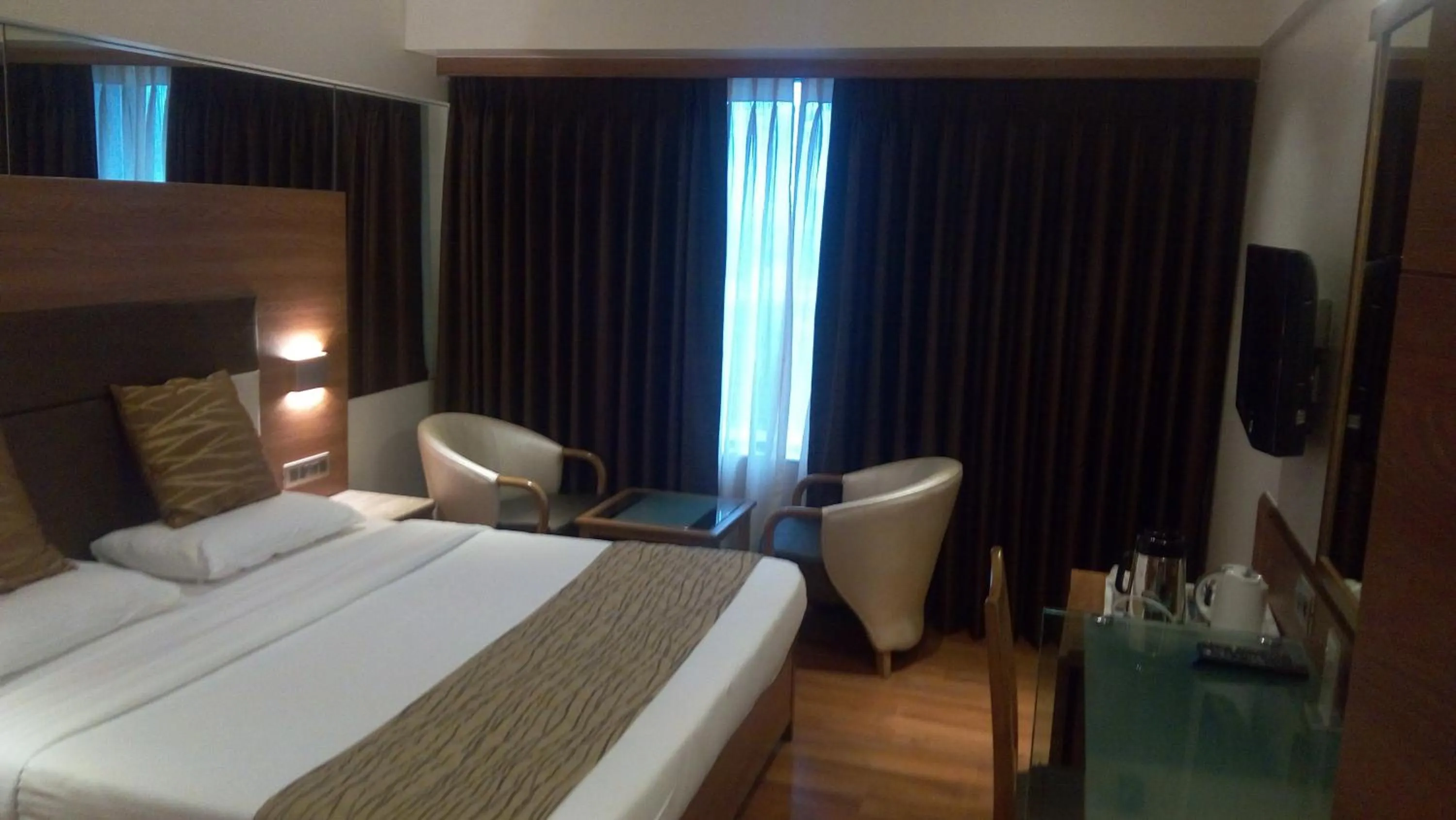 Bedroom, Bed in The Royal Orchid Hotel, Chembur