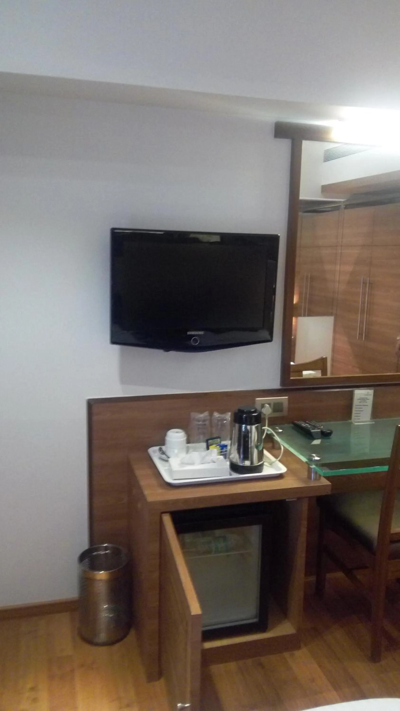 Coffee/tea facilities in The Royal Orchid Hotel, Chembur