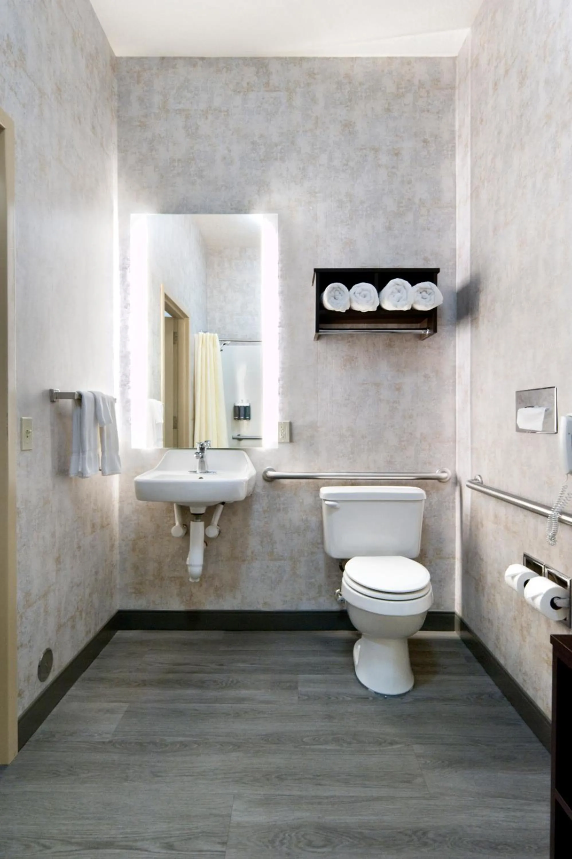 Toilet in ClubHouse Hotel Sioux Falls