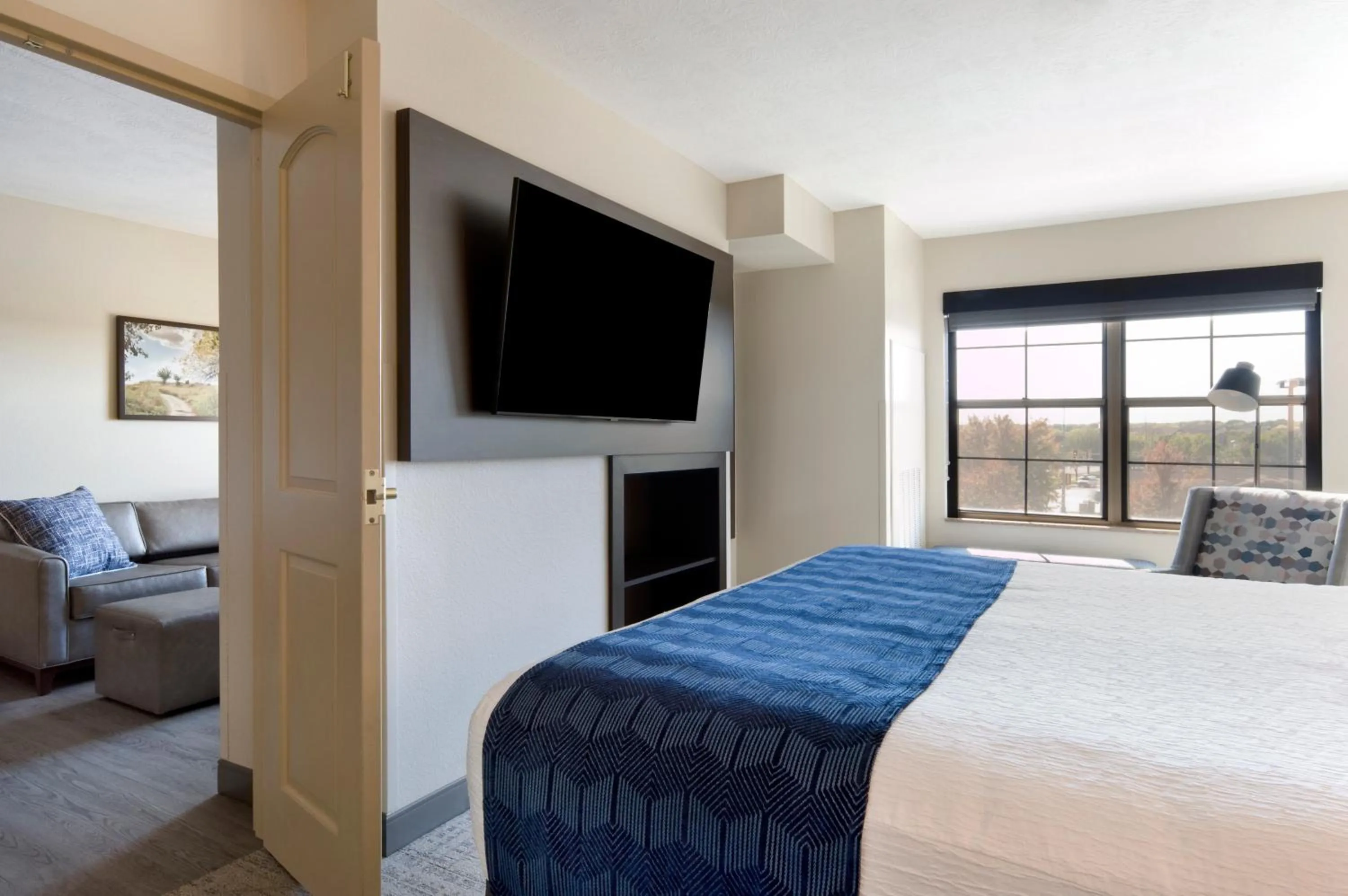 TV and multimedia, Bed in ClubHouse Hotel Sioux Falls