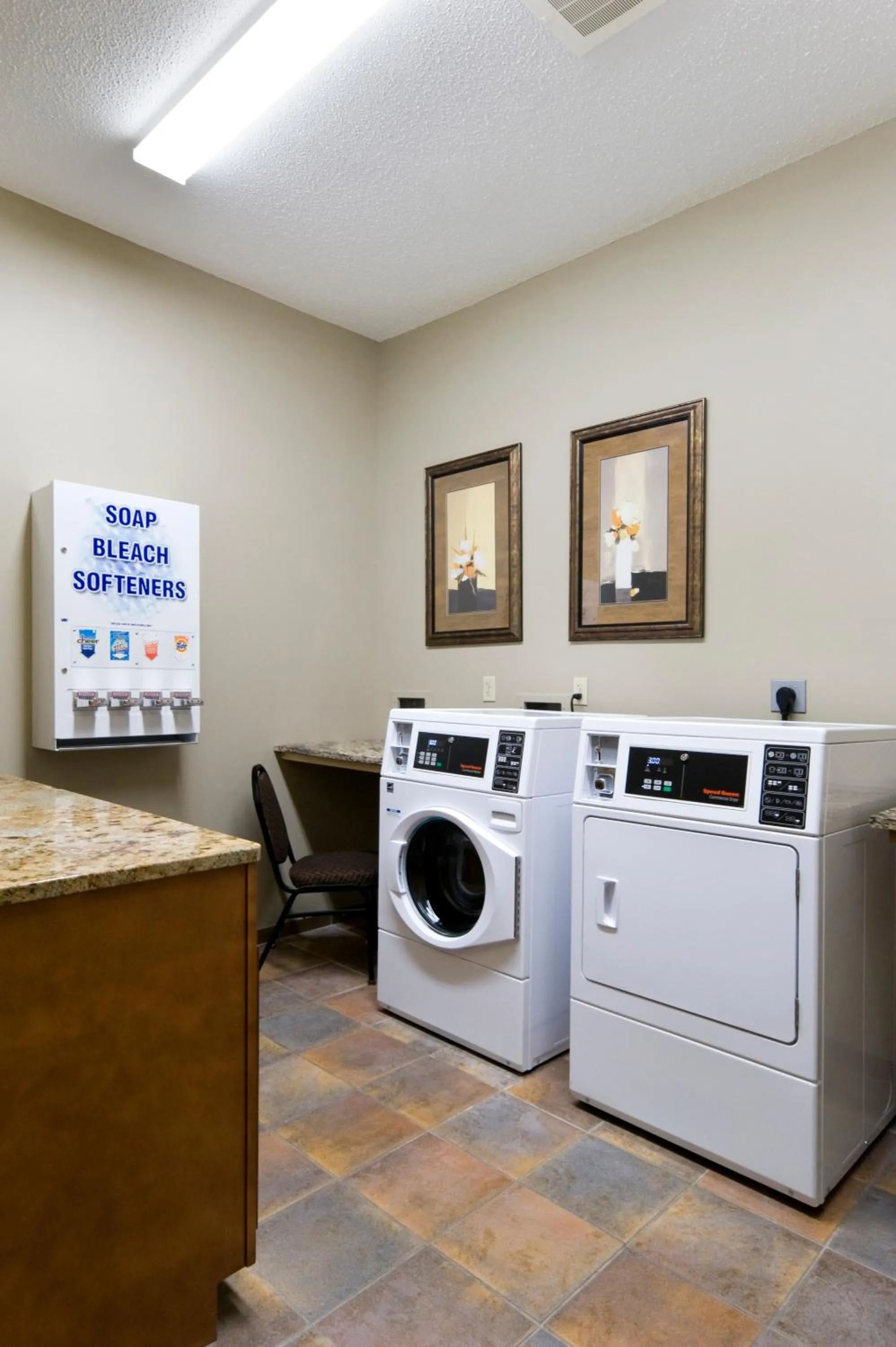washing machine in ClubHouse Hotel Sioux Falls