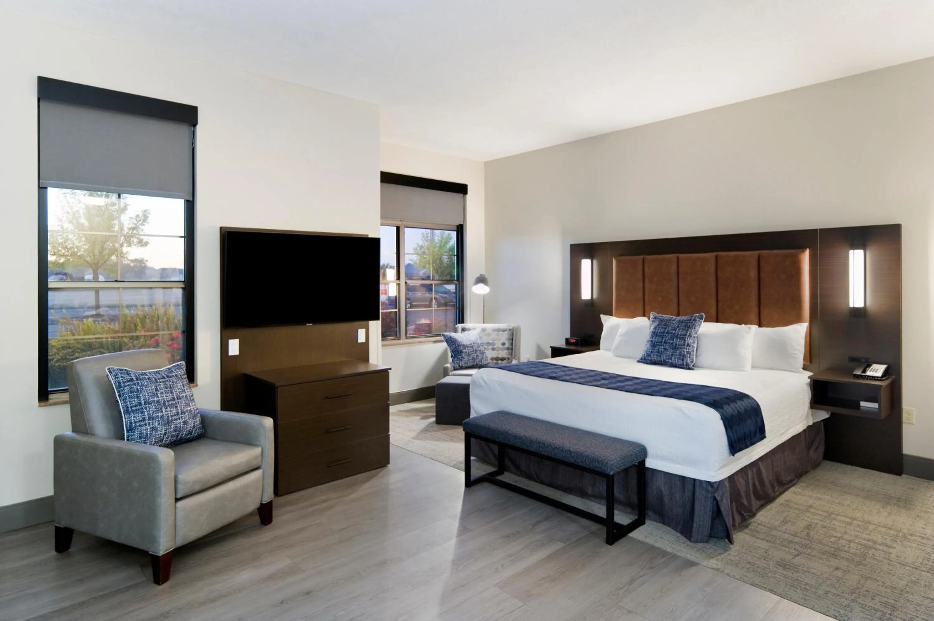 Photo of the whole room, Bed in ClubHouse Hotel Sioux Falls