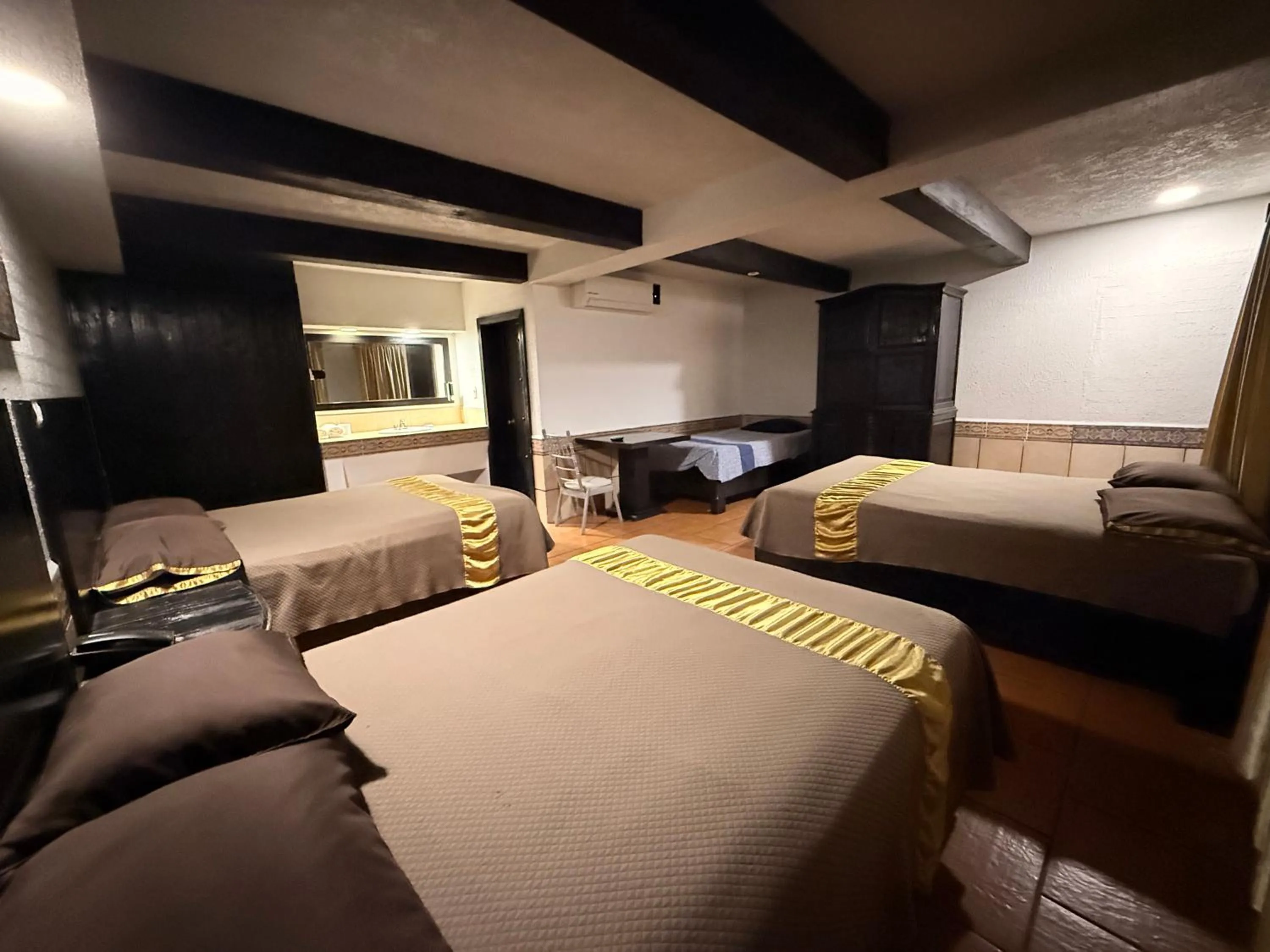 Photo of the whole room, Bed in Hotel Mirage Express