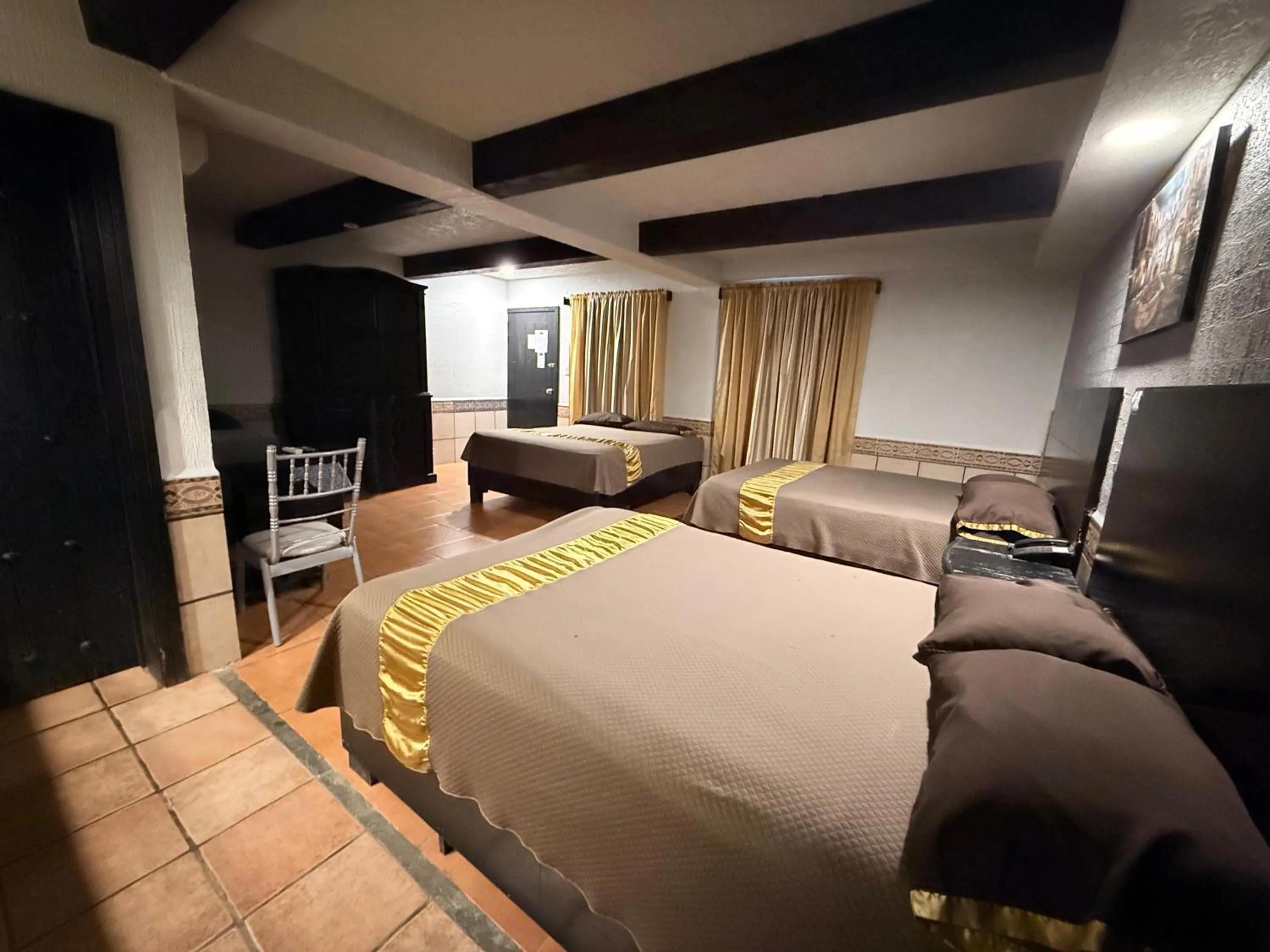 Photo of the whole room, Bed in Hotel Mirage Express