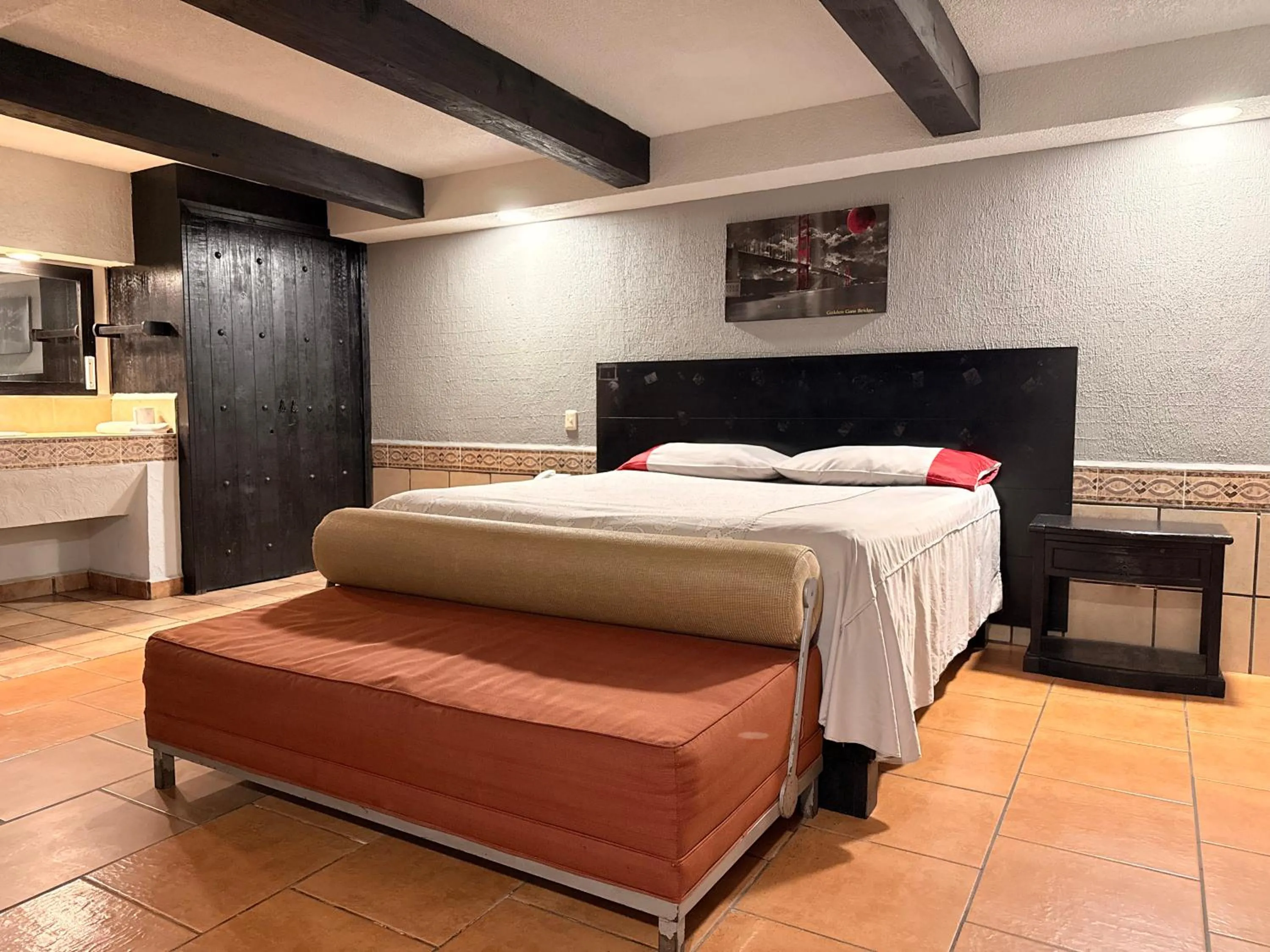 Photo of the whole room, Bed in Hotel Mirage Express