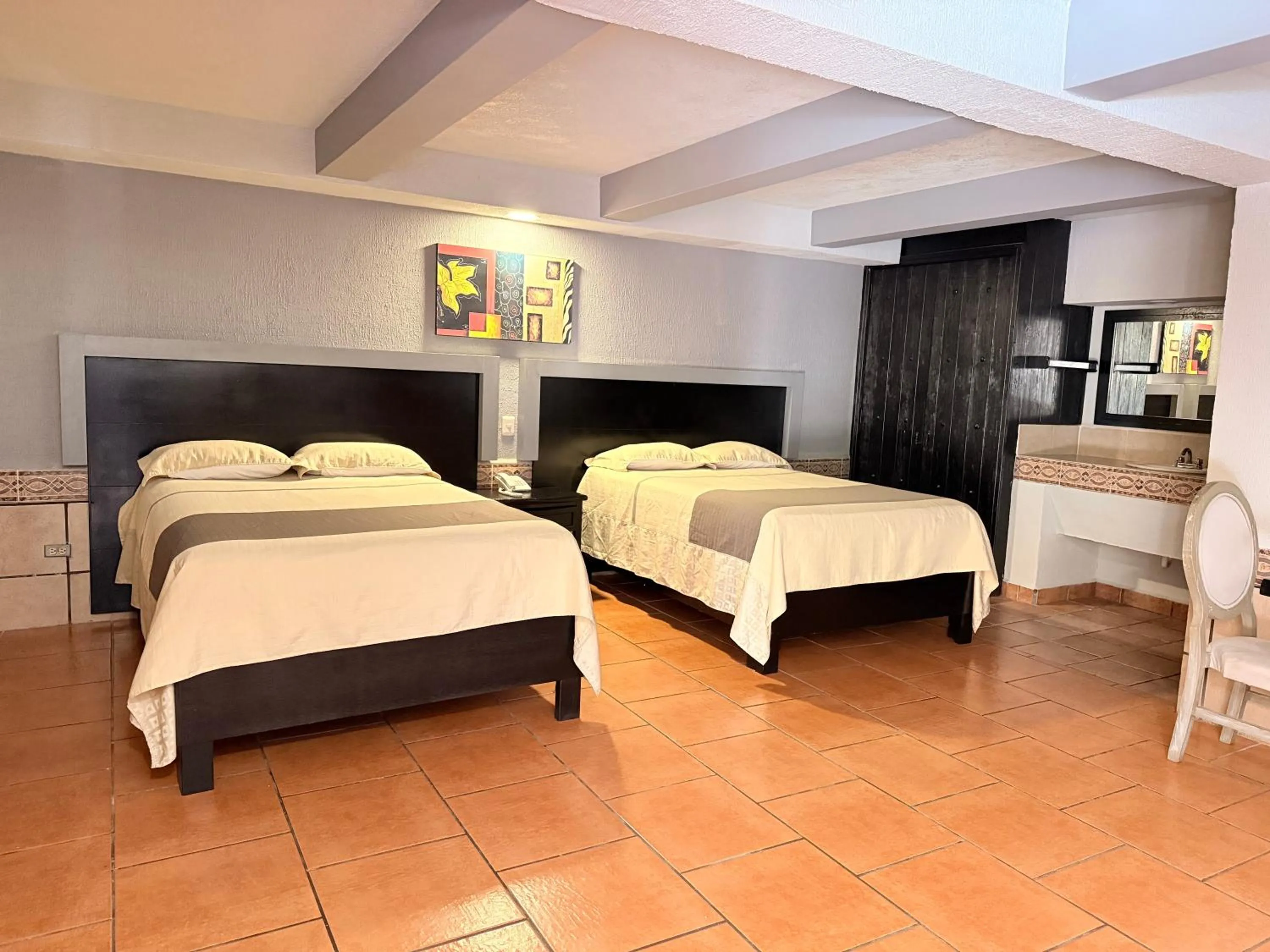 Photo of the whole room, Bed in Hotel Mirage Express