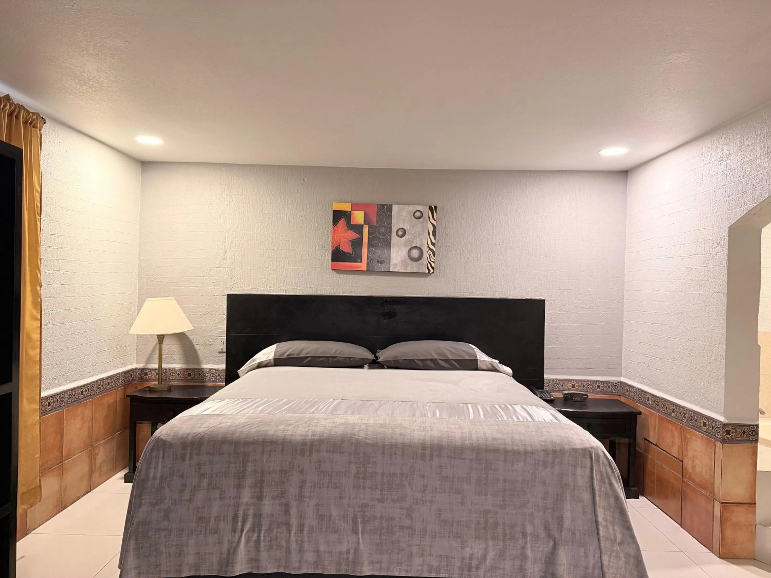 Photo of the whole room, Bed in Hotel Mirage Express