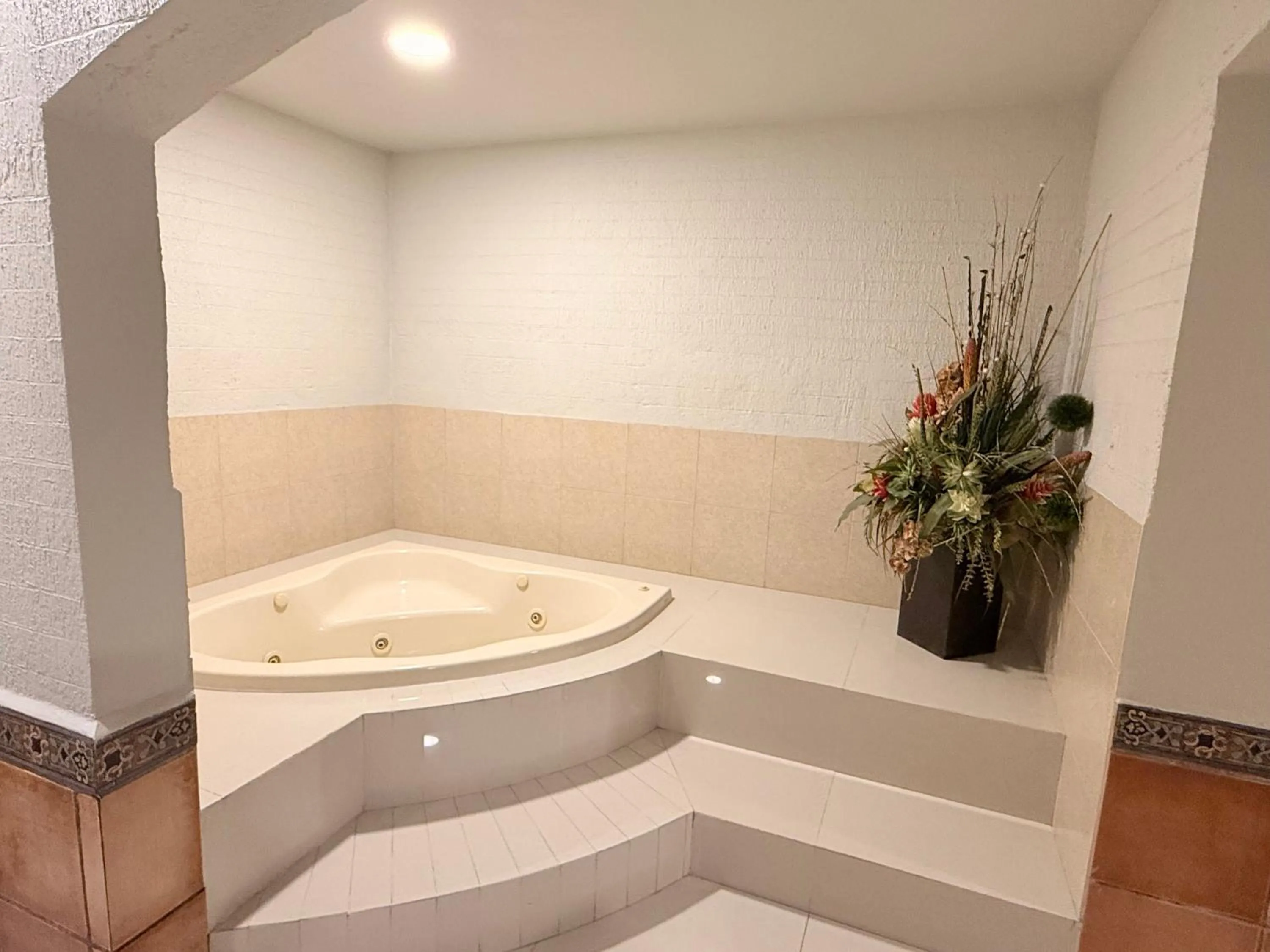 Hot Tub in Hotel Mirage Express