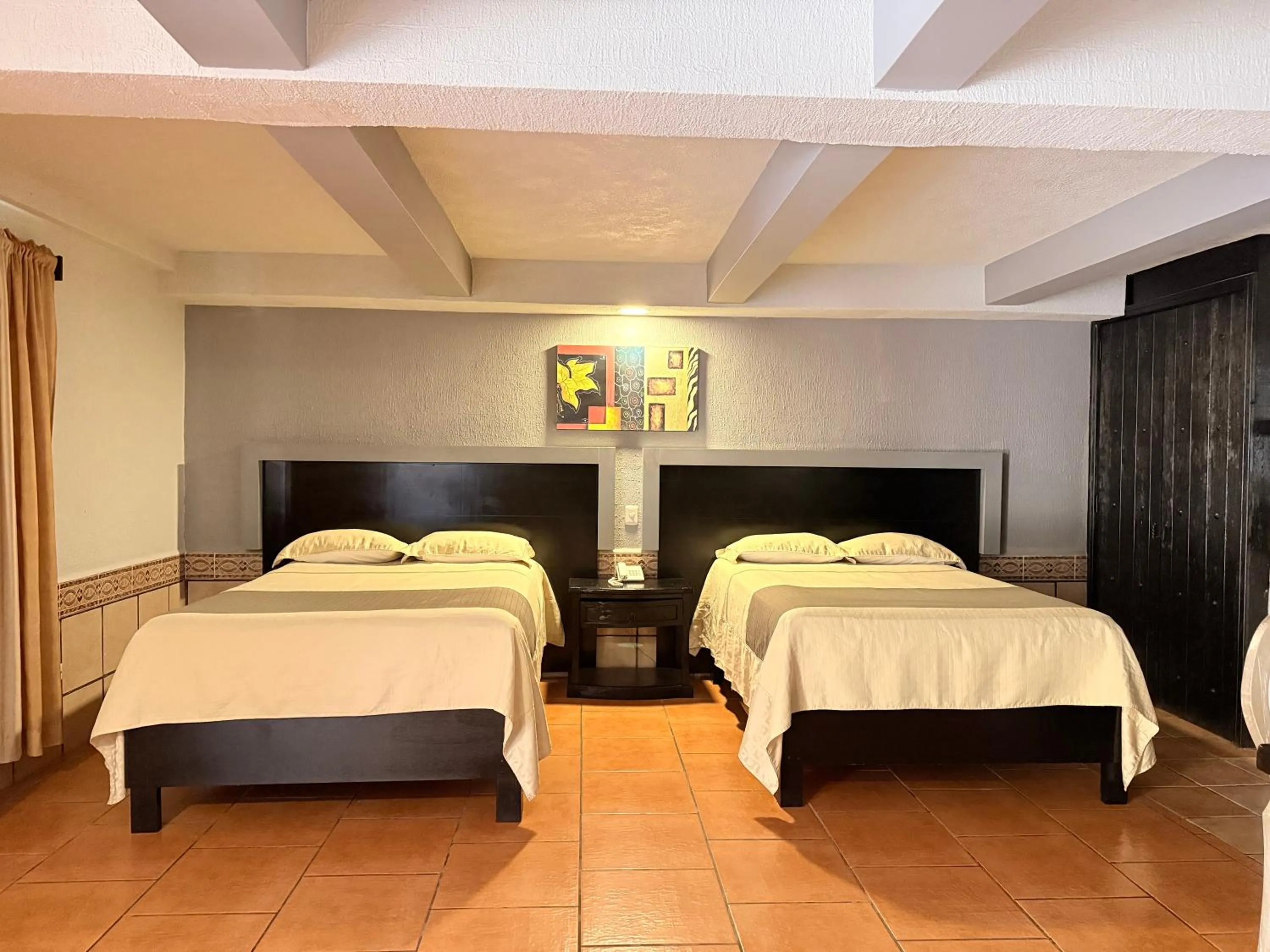 Photo of the whole room, Bed in Hotel Mirage Express