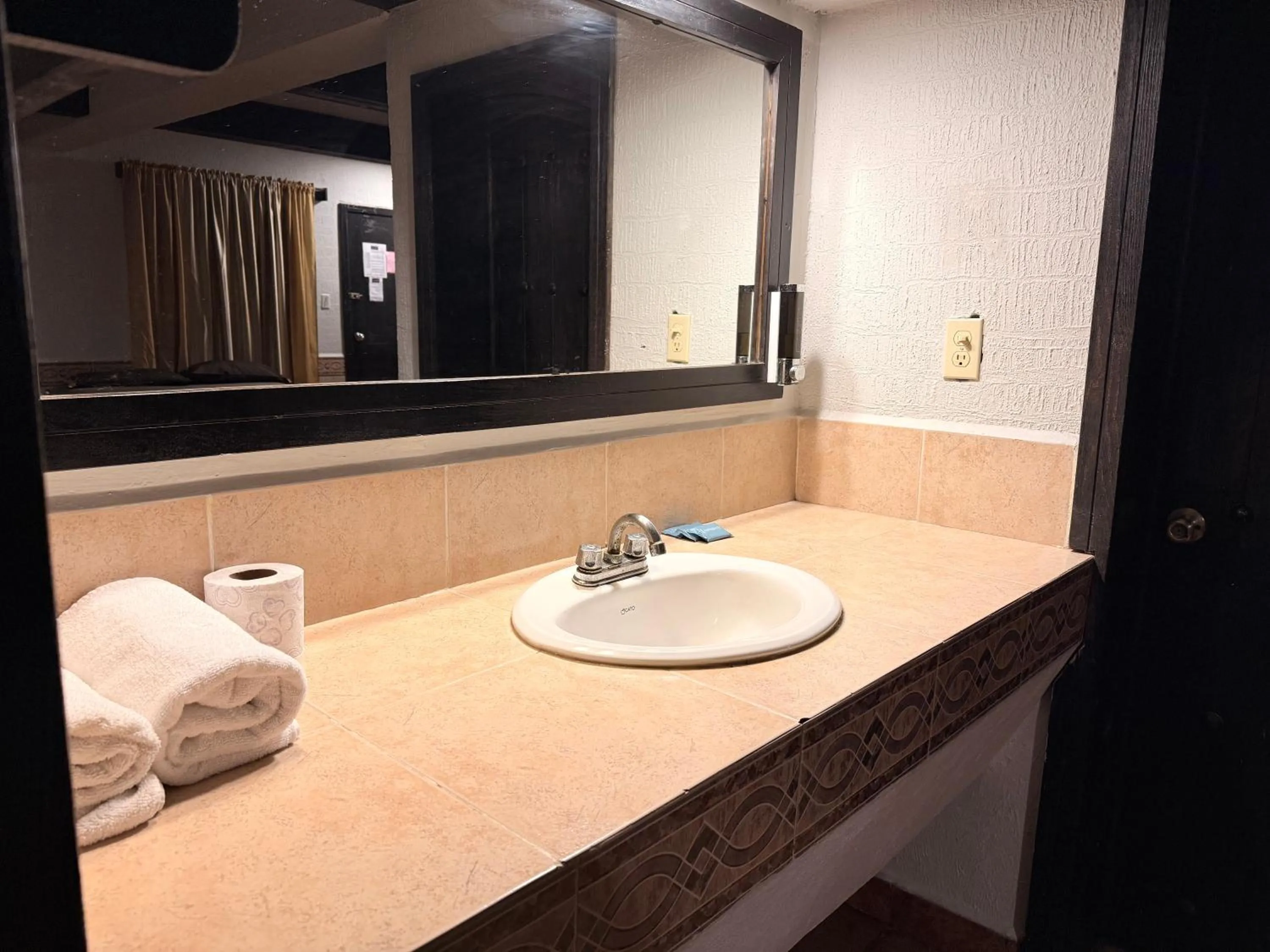 Bathroom in Hotel Mirage Express