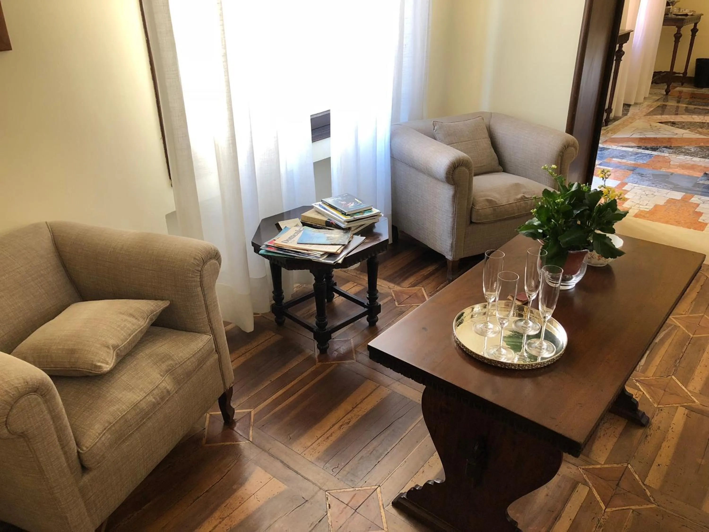 Communal lounge/ TV room in Palazzo Mantua Benavides Suites & Apartments