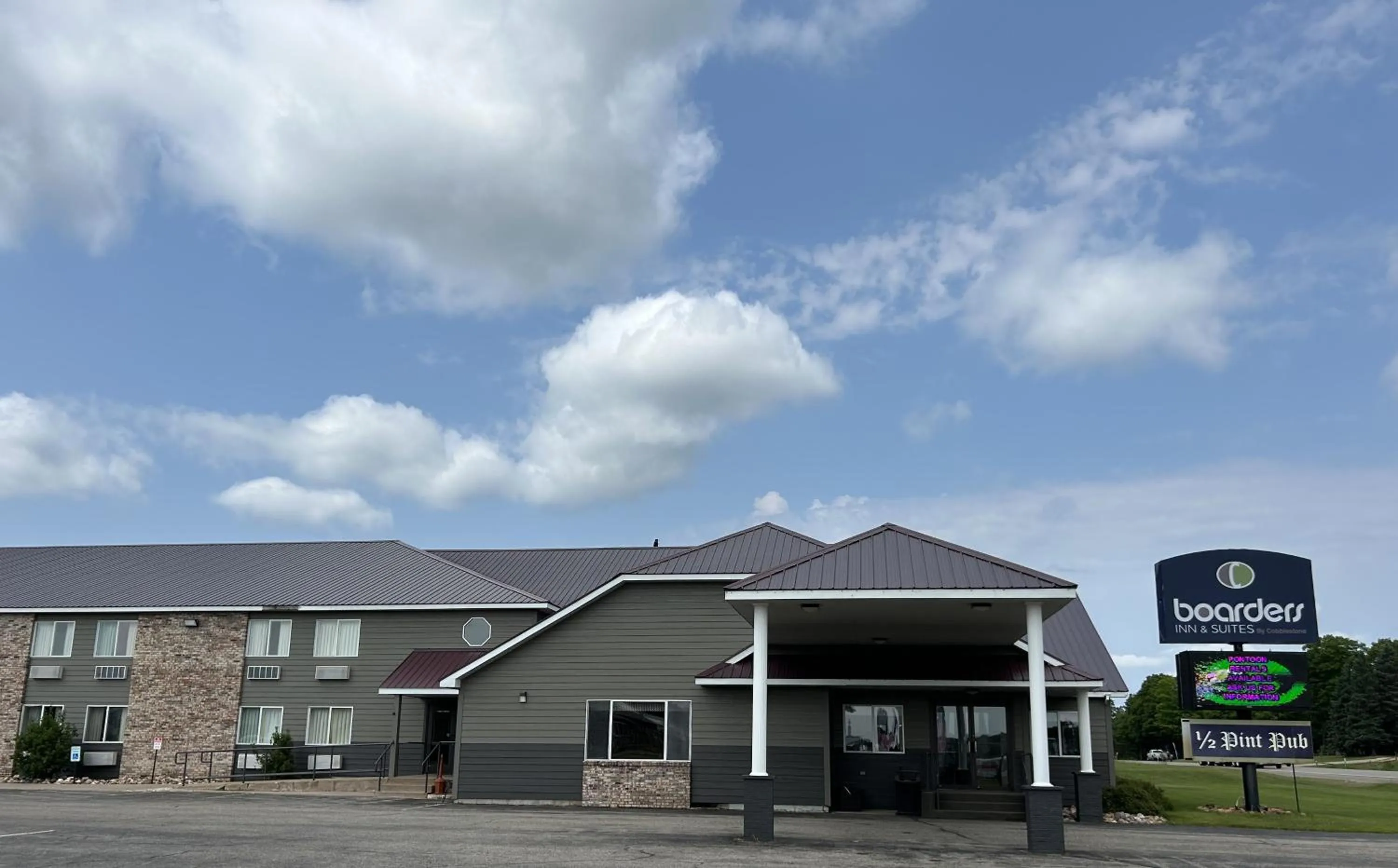 Property building in Boarders Inn & Suites by Cobblestone Hotels - Munising