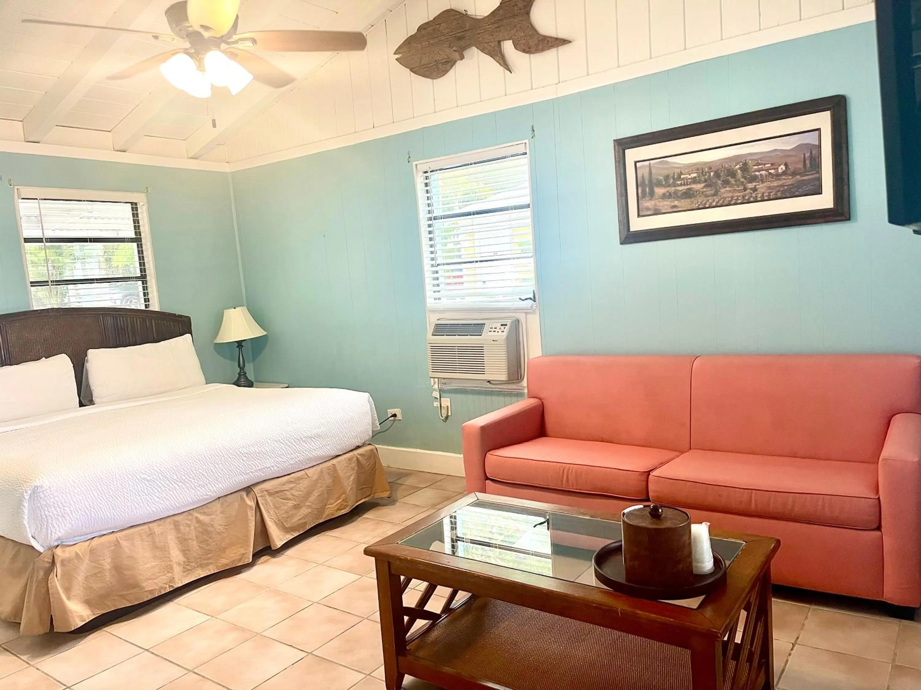 Living room, Bed in The Pelican Key Largo Cottages