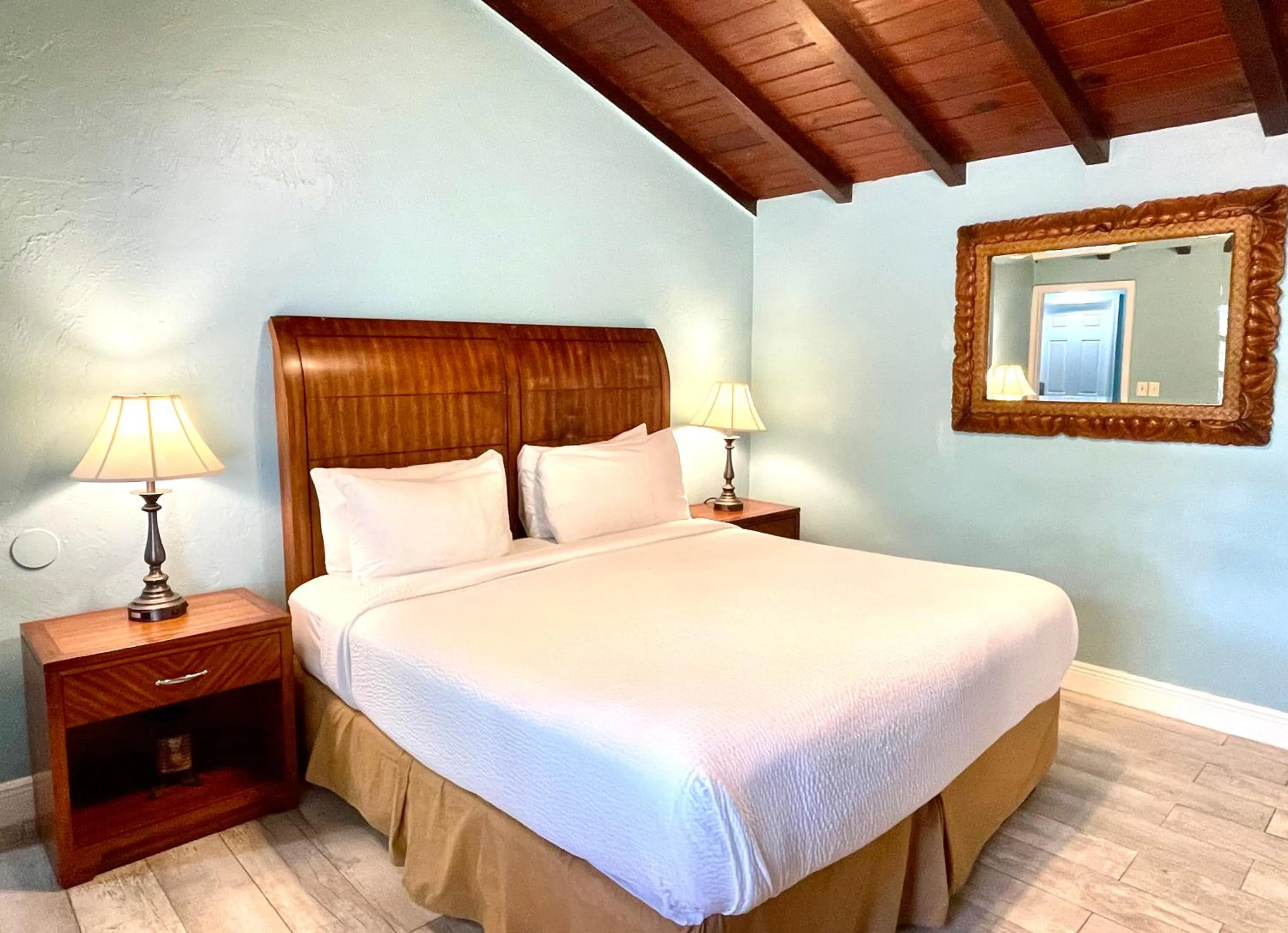 Bed in The Pelican Key Largo Cottages