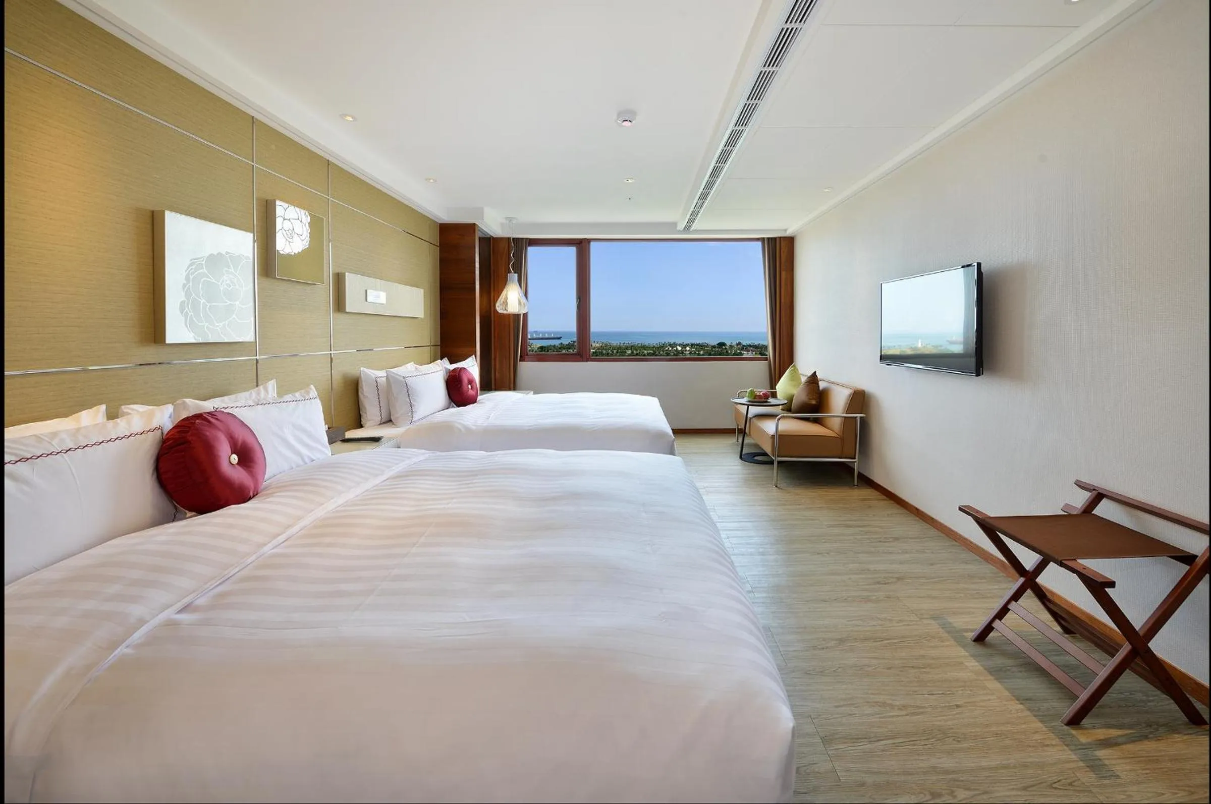 Bedroom, Bed in Shiny Ocean Hotel