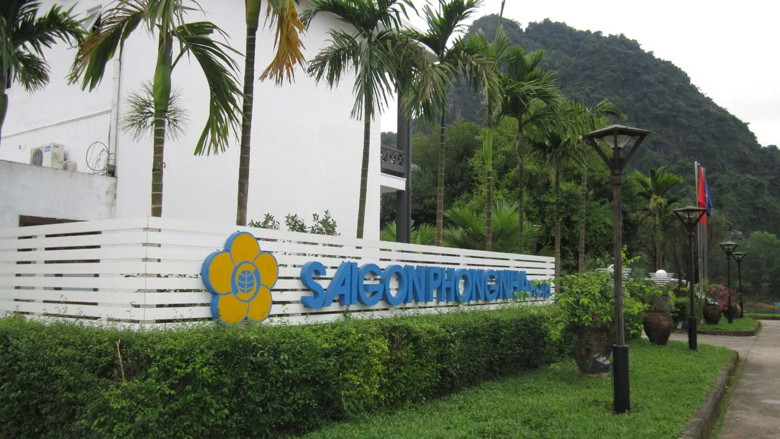 Property building in Sai Gon Phong Nha Hotel