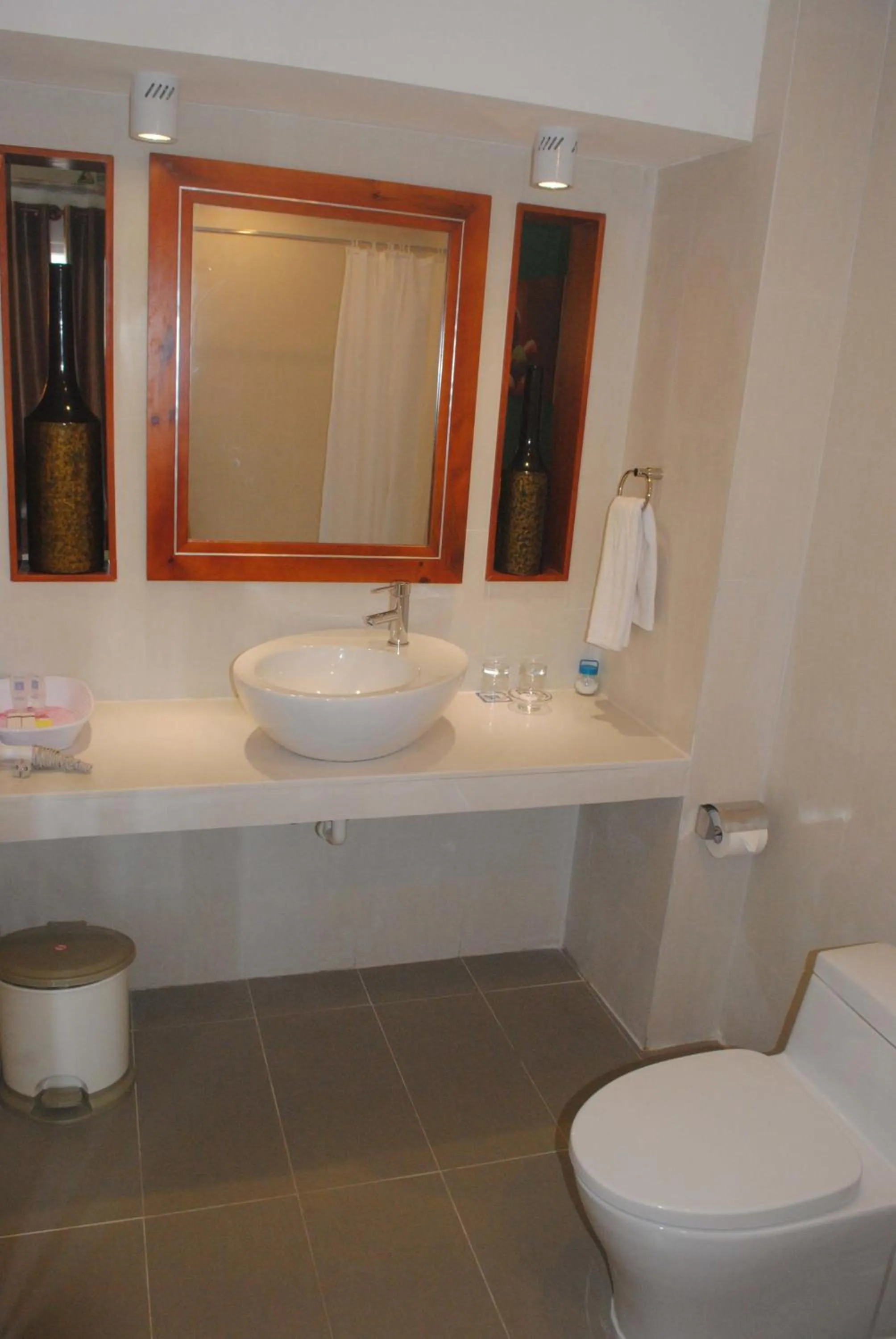 Toilet in Sai Gon Phong Nha Hotel