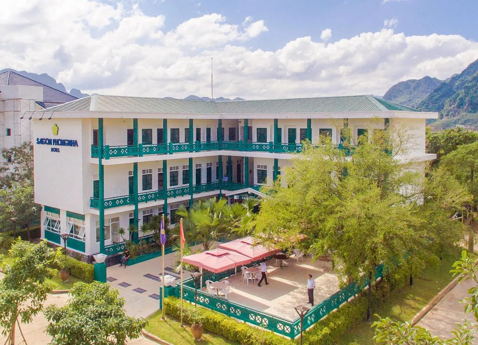 Property building in Sai Gon Phong Nha Hotel