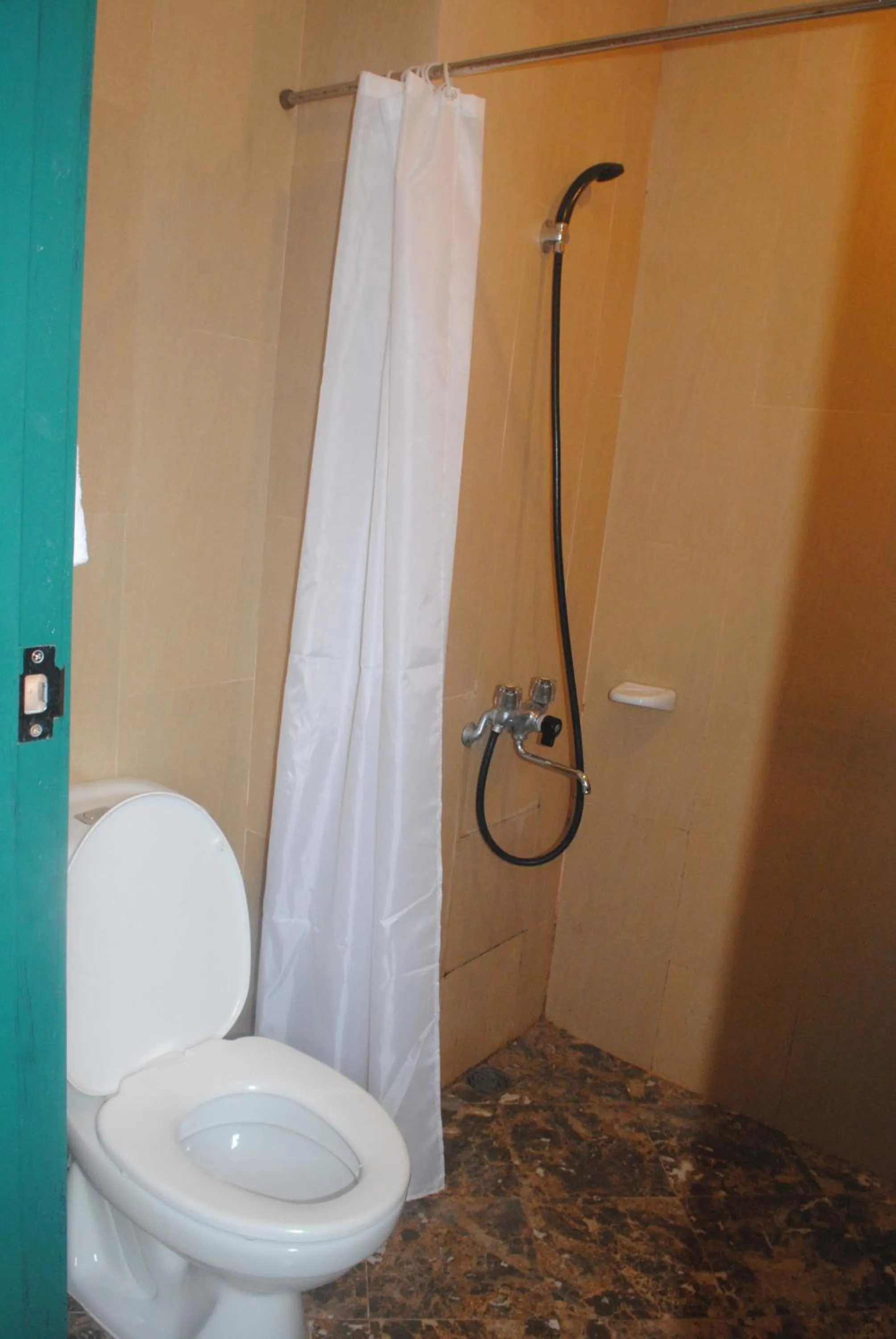 Shower in Sai Gon Phong Nha Hotel