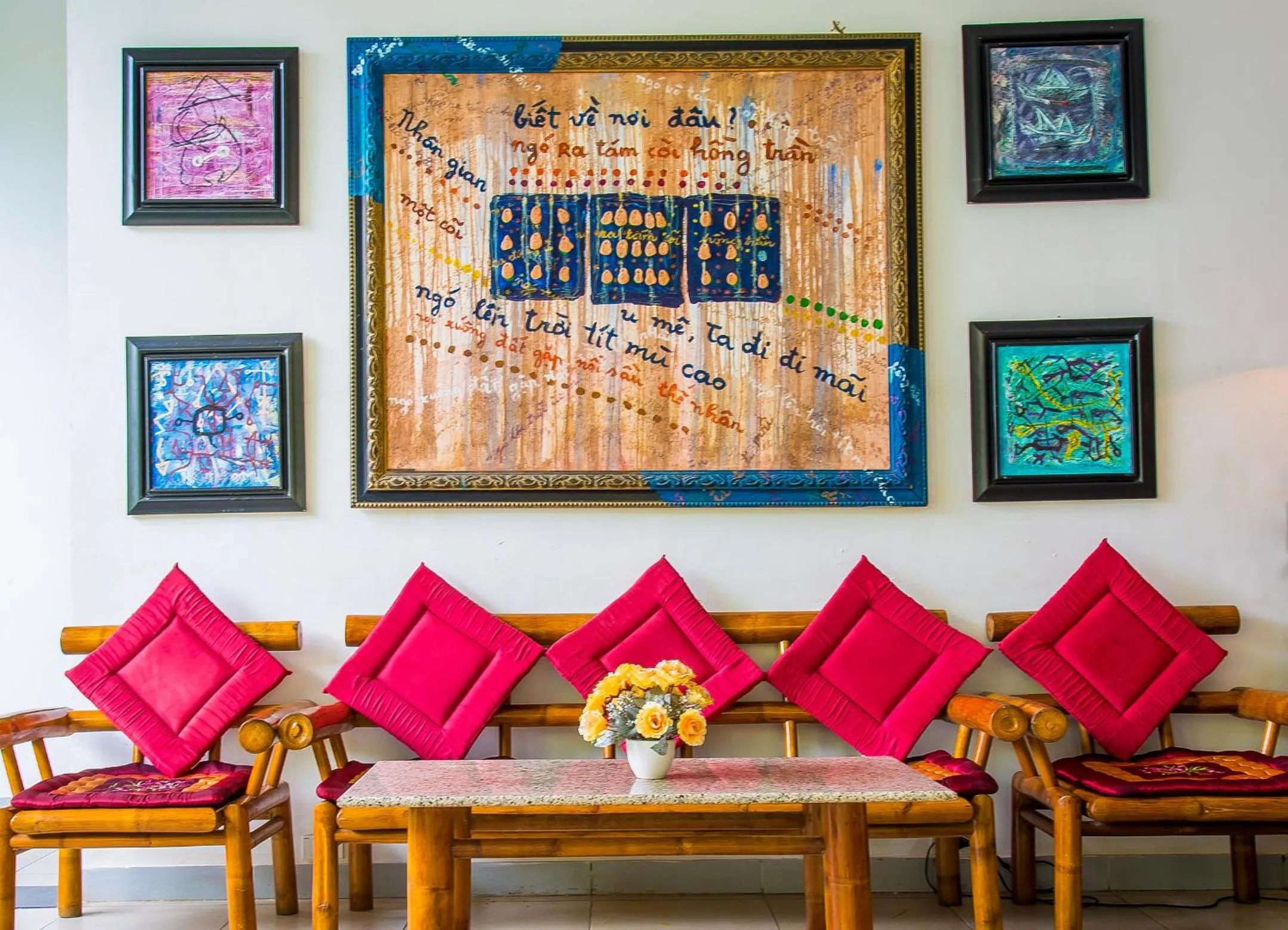 Living room in Sai Gon Phong Nha Hotel