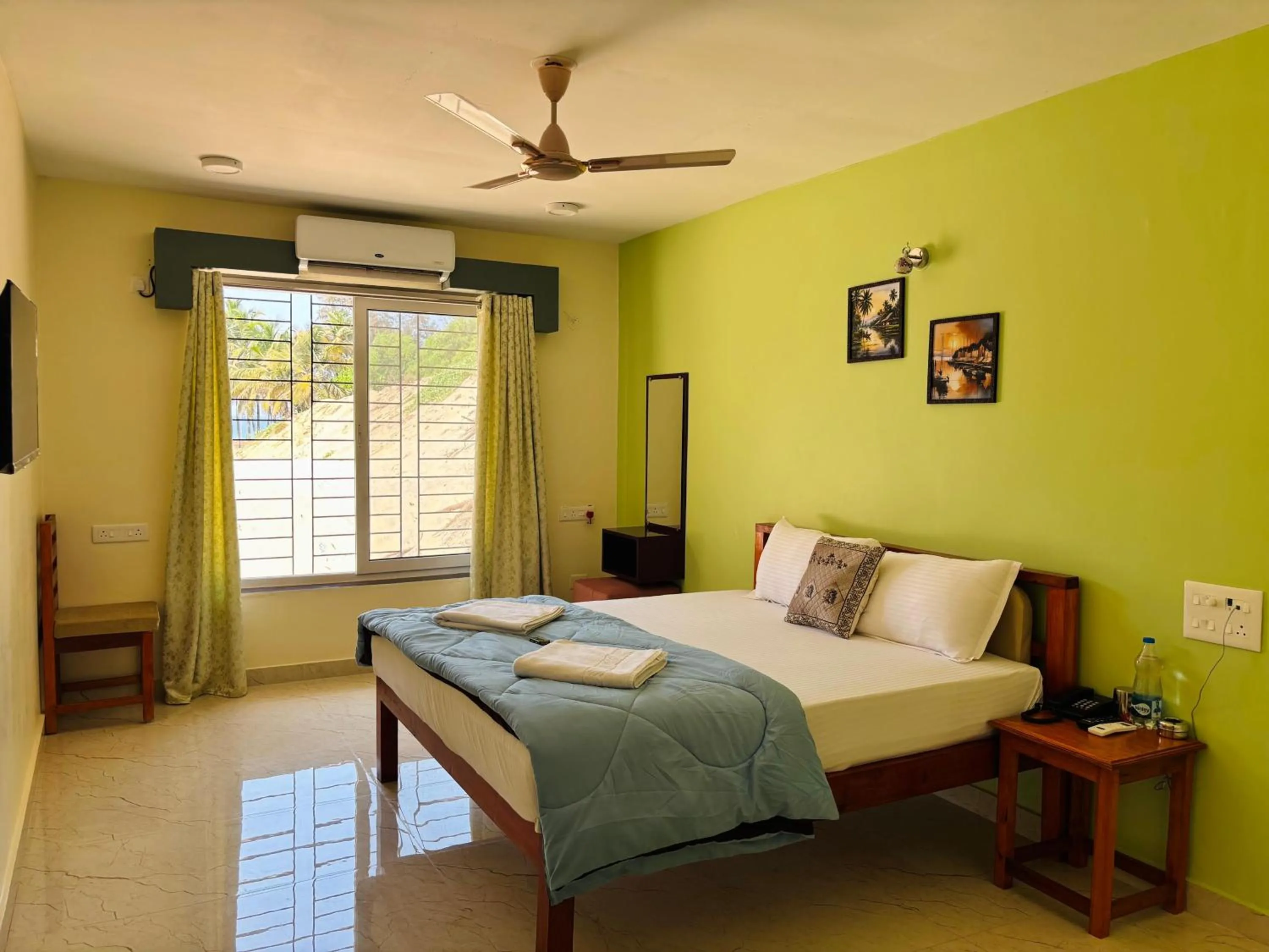 Bed in 3 WONDERS Tarkarli Hotel and Restaurent