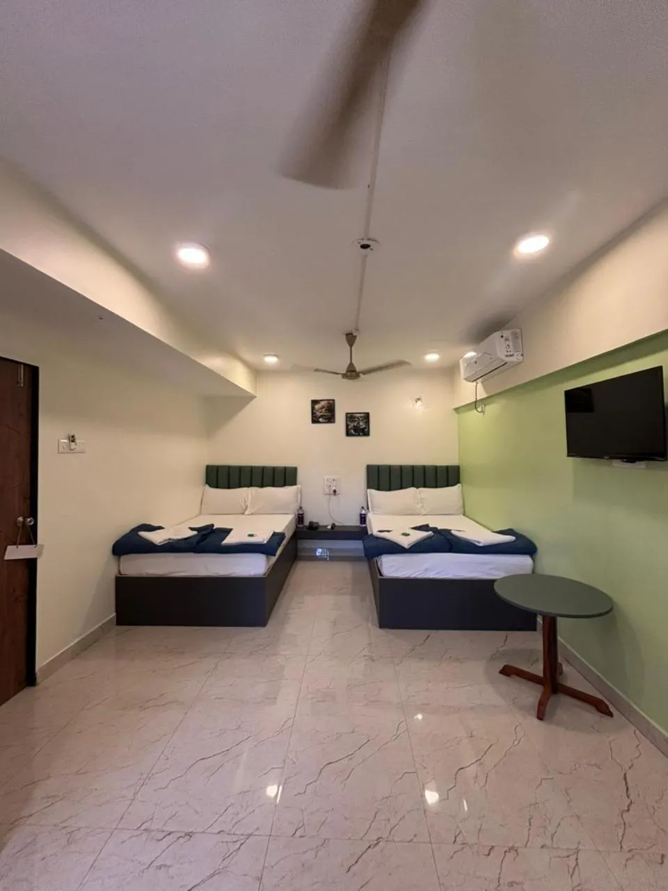 Bed in 3 WONDERS Tarkarli Hotel and Restaurent